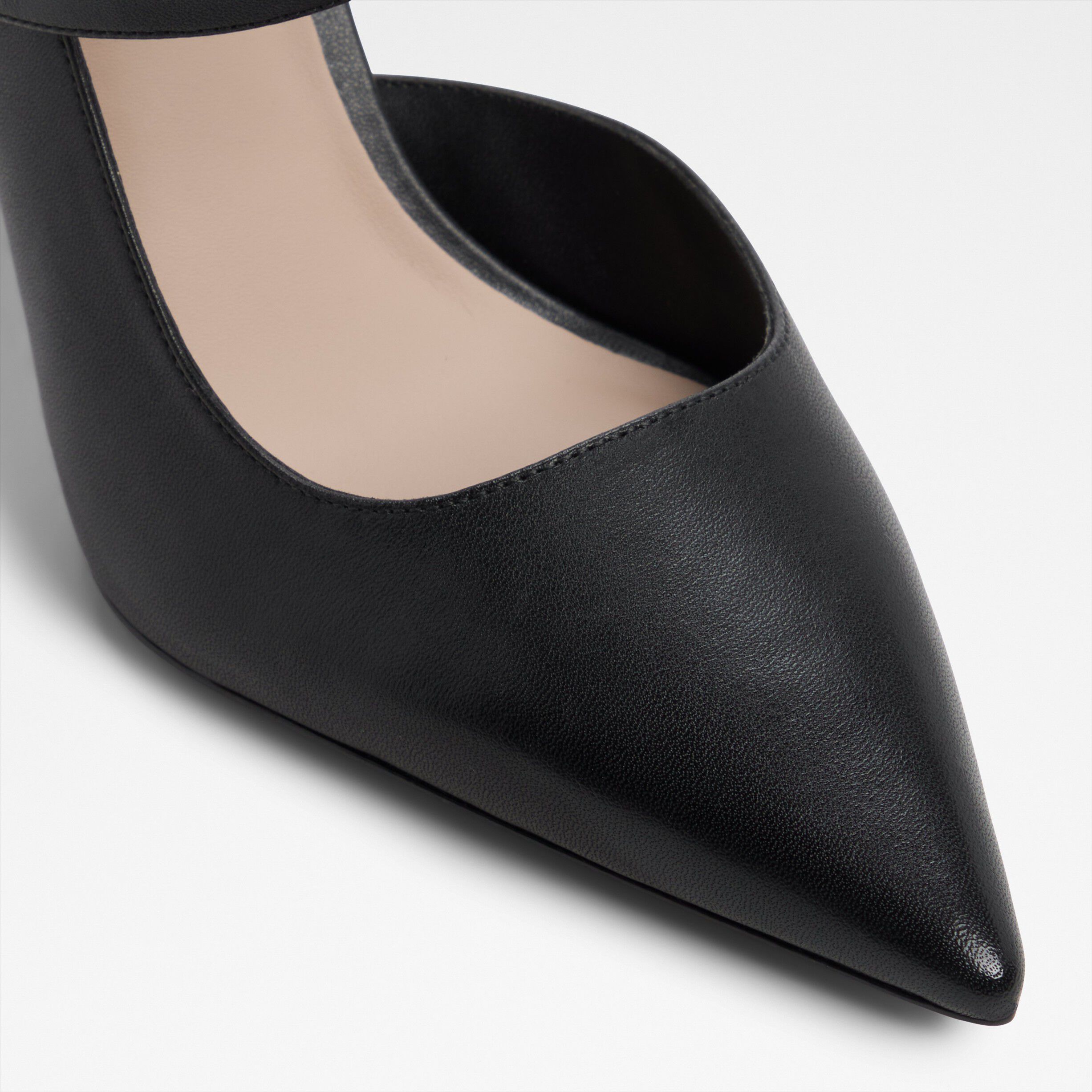 BRUNETTE HEELED SHOES