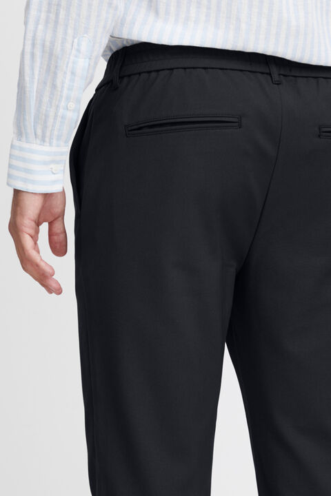 CFMARC performance pants with pleat