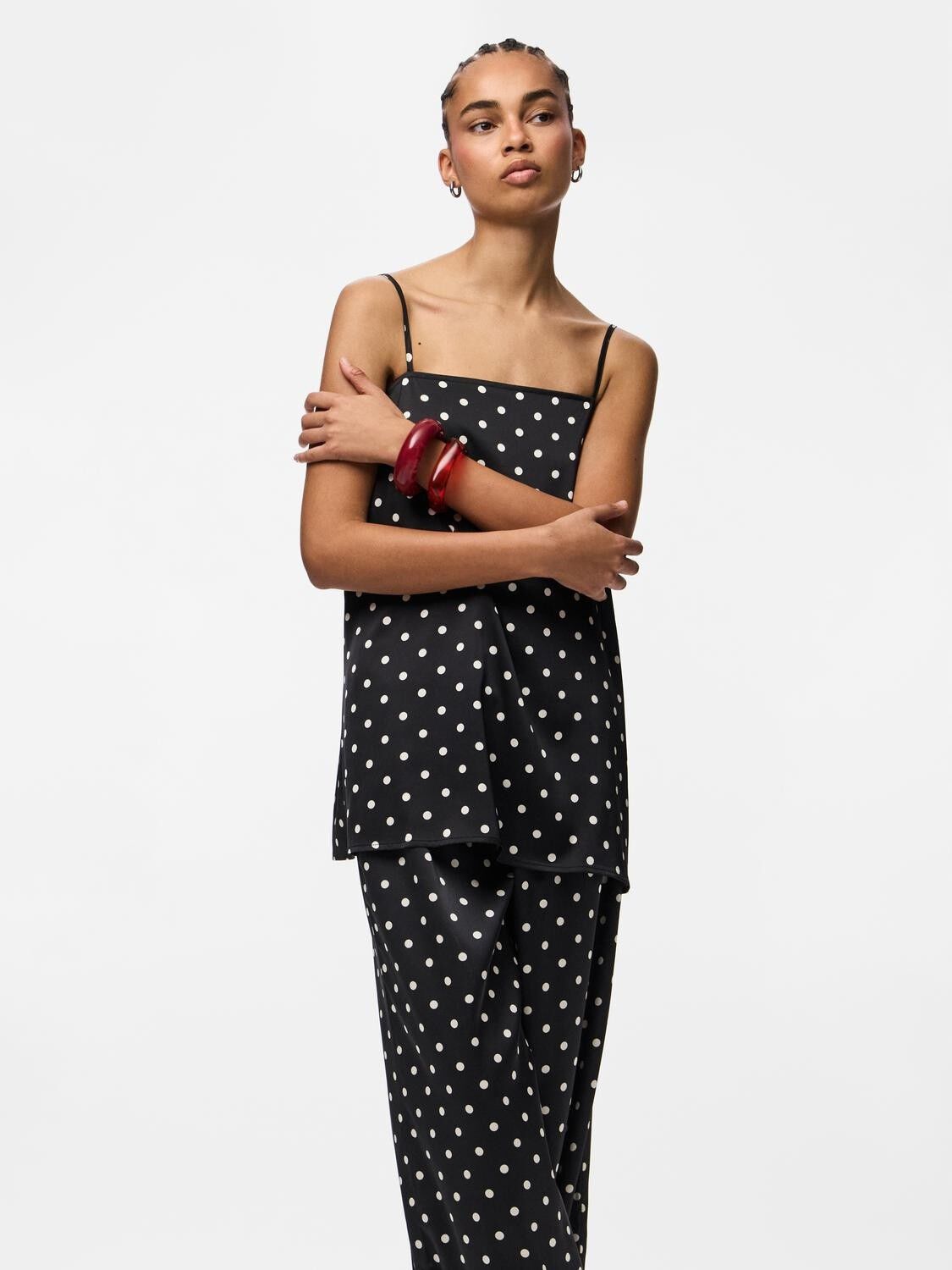 PCJYTTA STRAP SATIN TOP WVN D2D