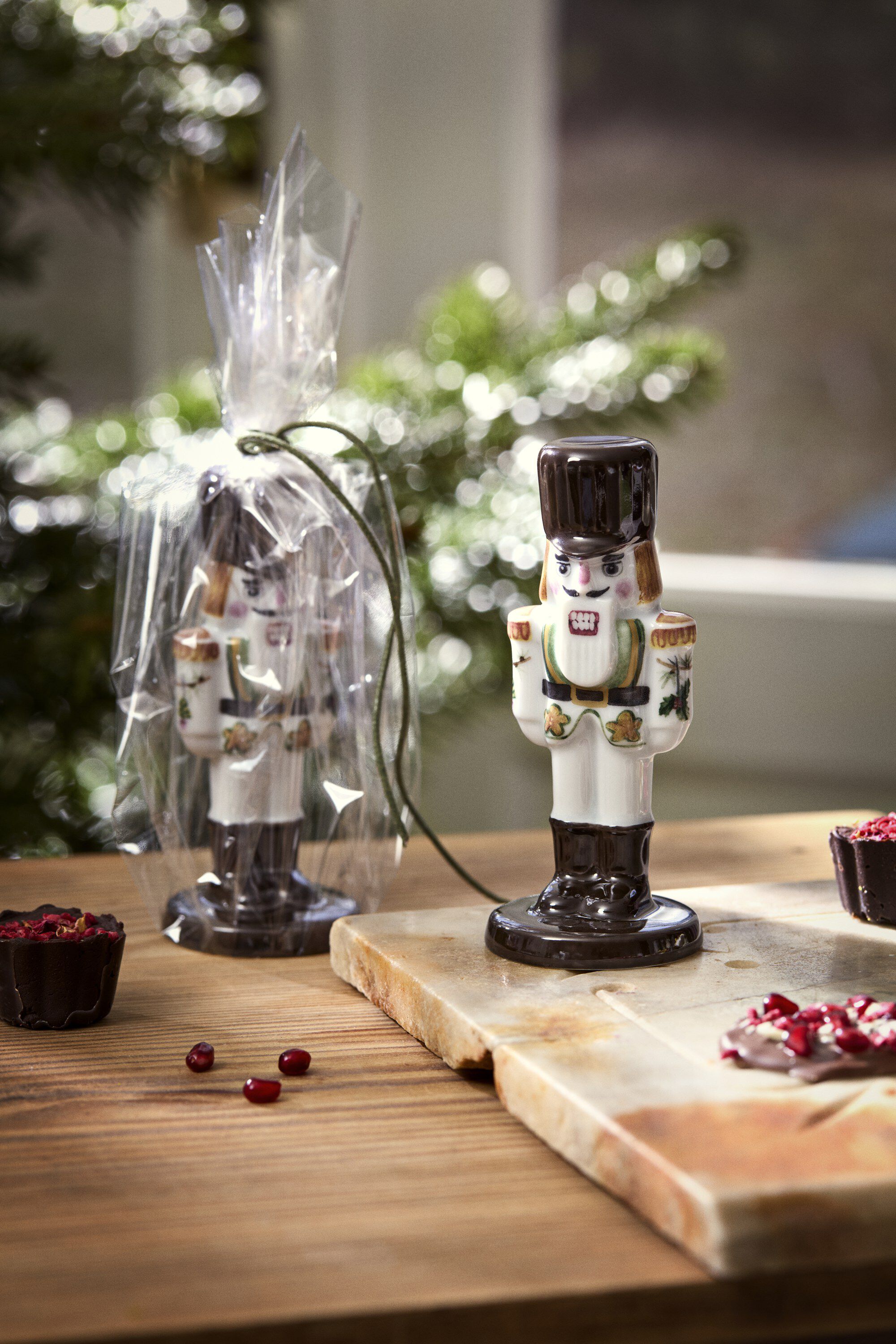 Hammersh&oslash;i Christmas N&oslash;ddekn&aelig;kker H12 cm hvid m. deko