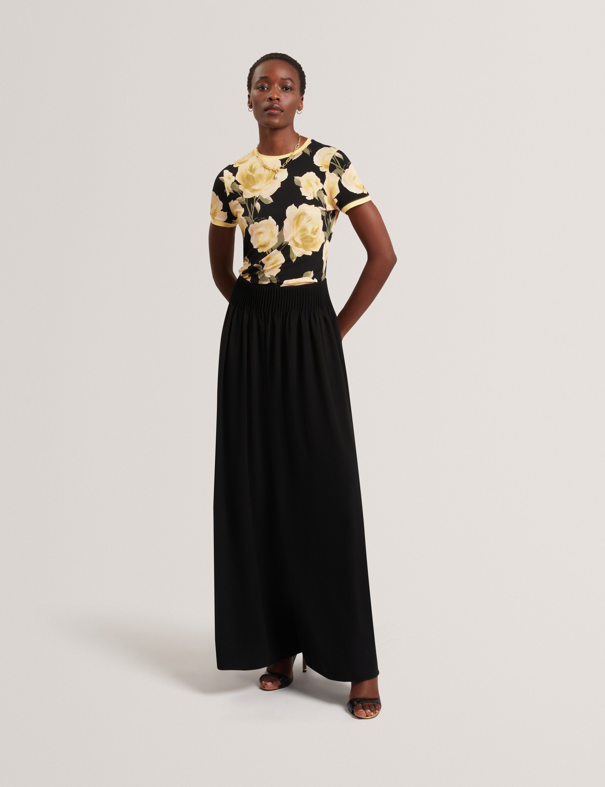 THIRA Floral Printed Fitted Tee Wit