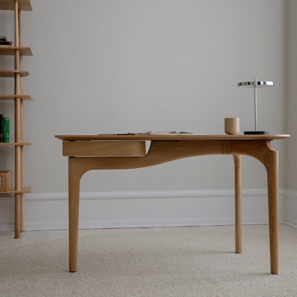 Asteria Move Monochrome