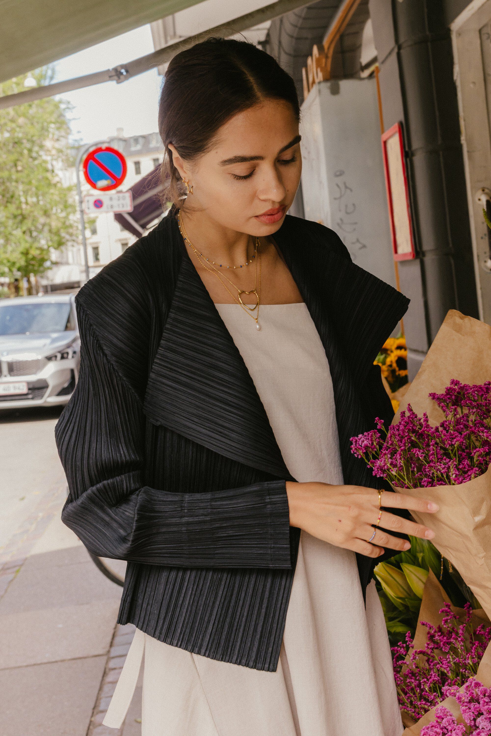 Necklace, Lola