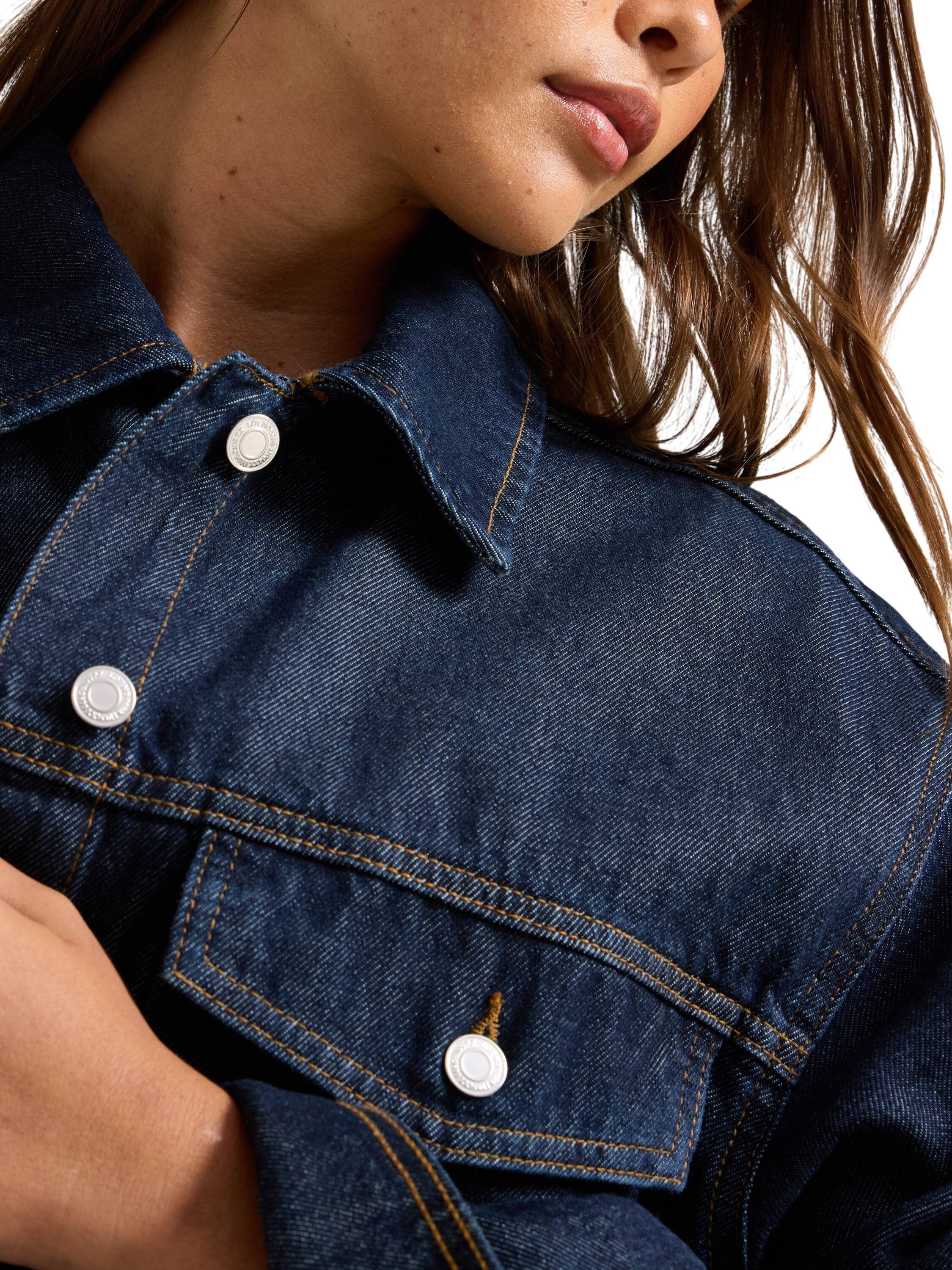 Denim jacket with a relaxed fit, fe