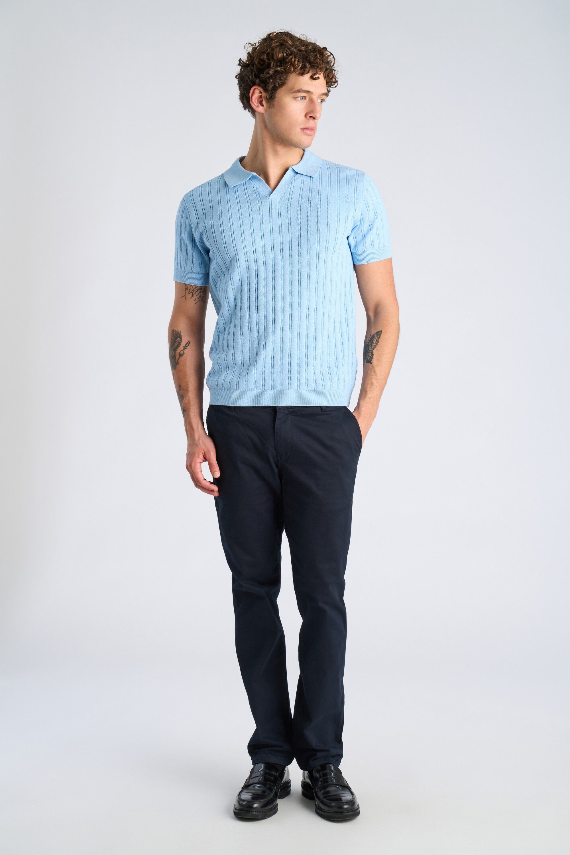 Knitted S/S v-neck polo