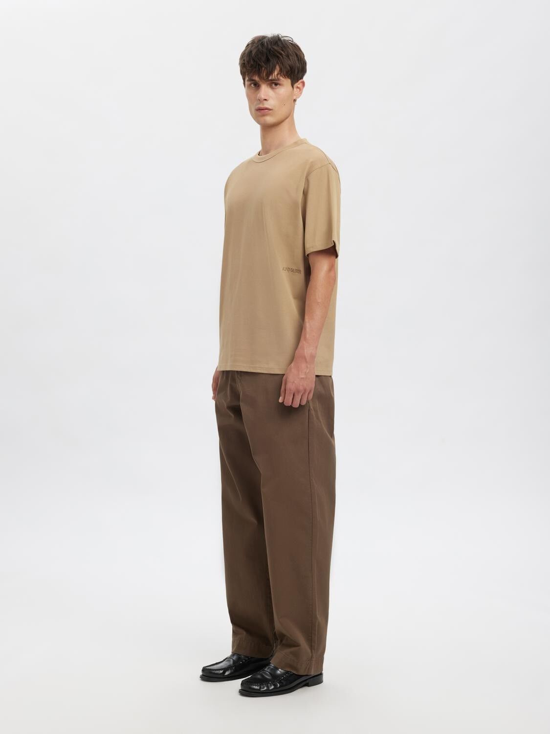 ANRRO SS O-NECK EMB TEE