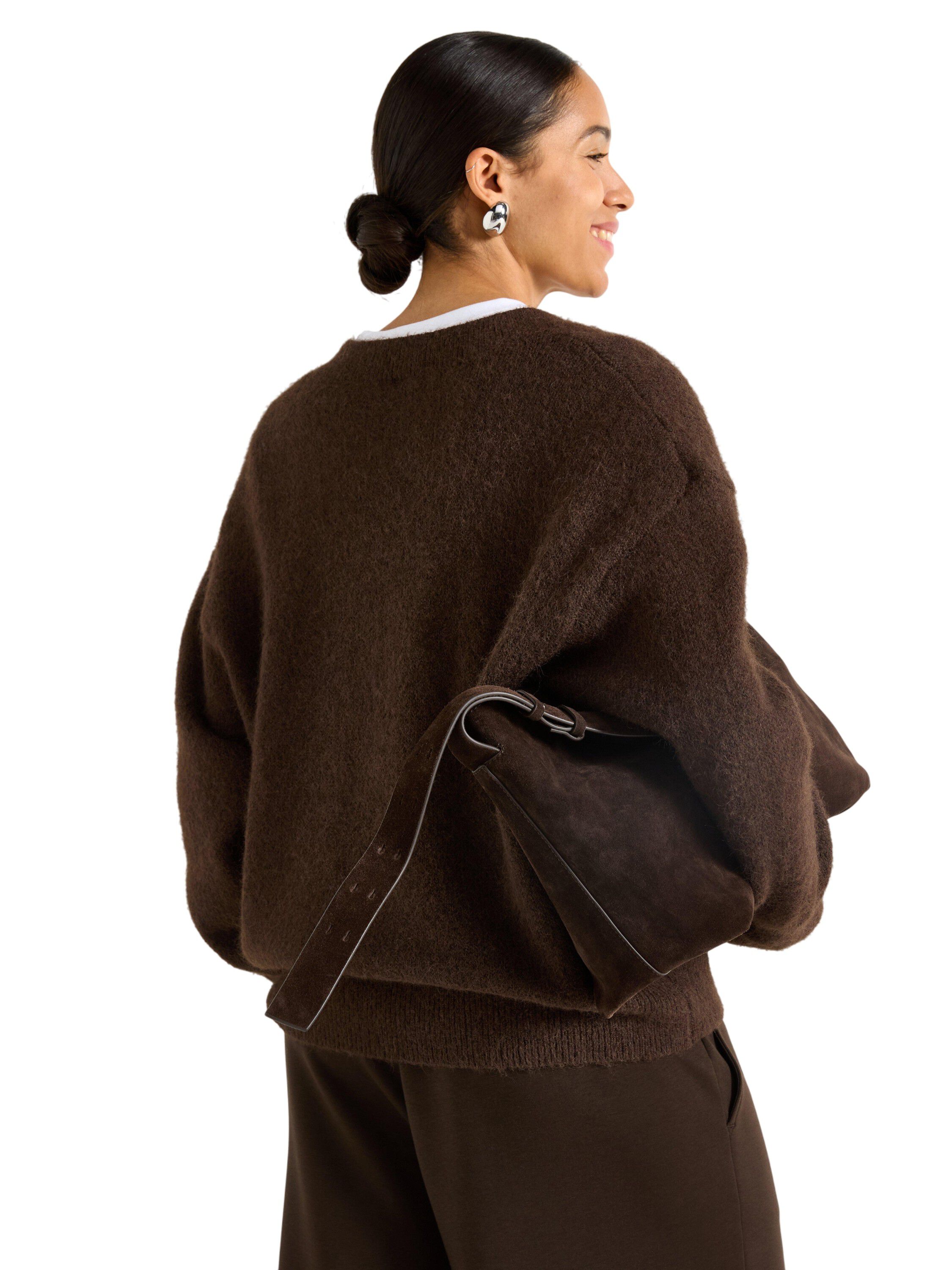 Strikket V-hals tr&oslash;je med en afslap