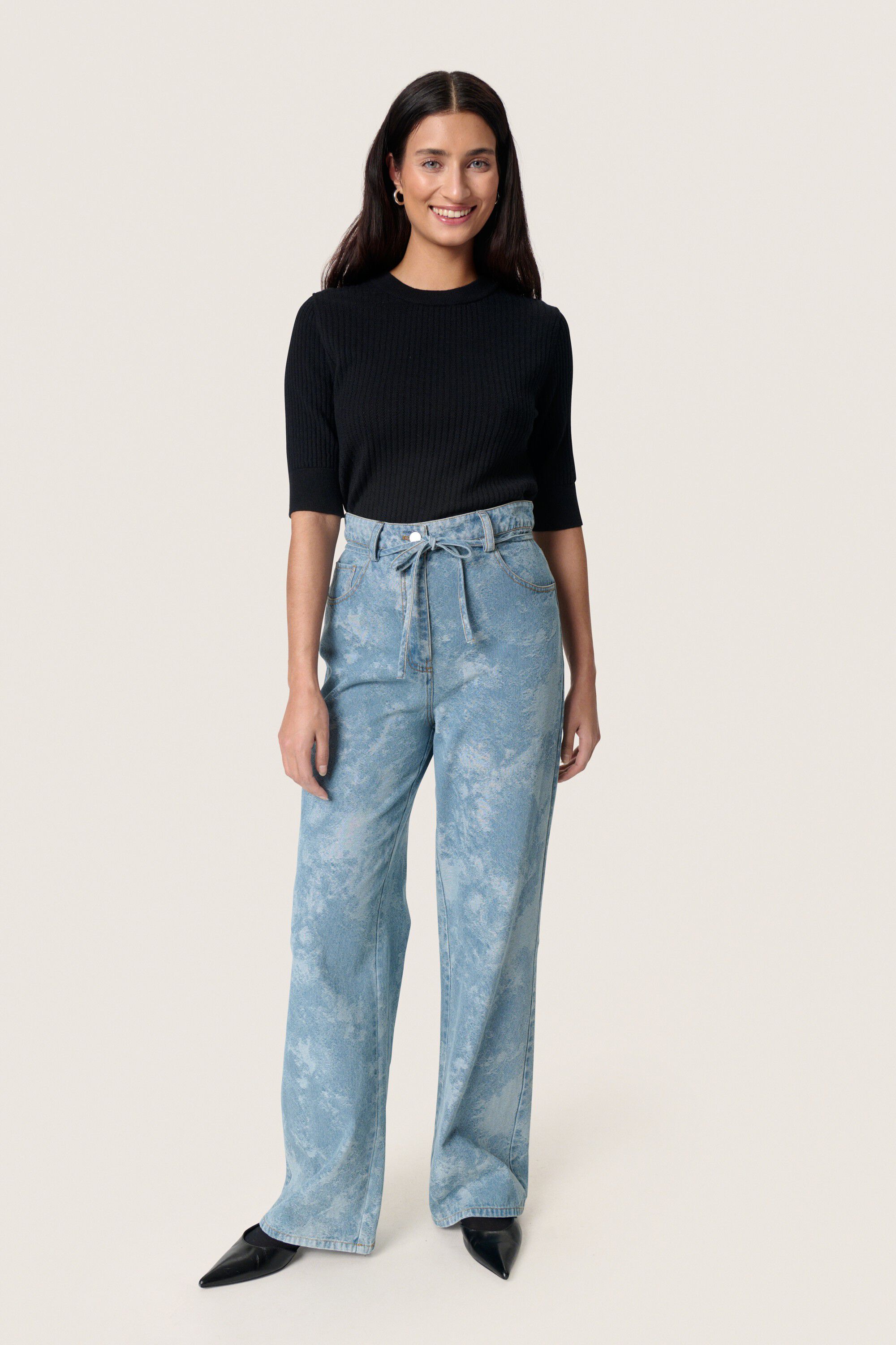 Kortermet strikkegenser