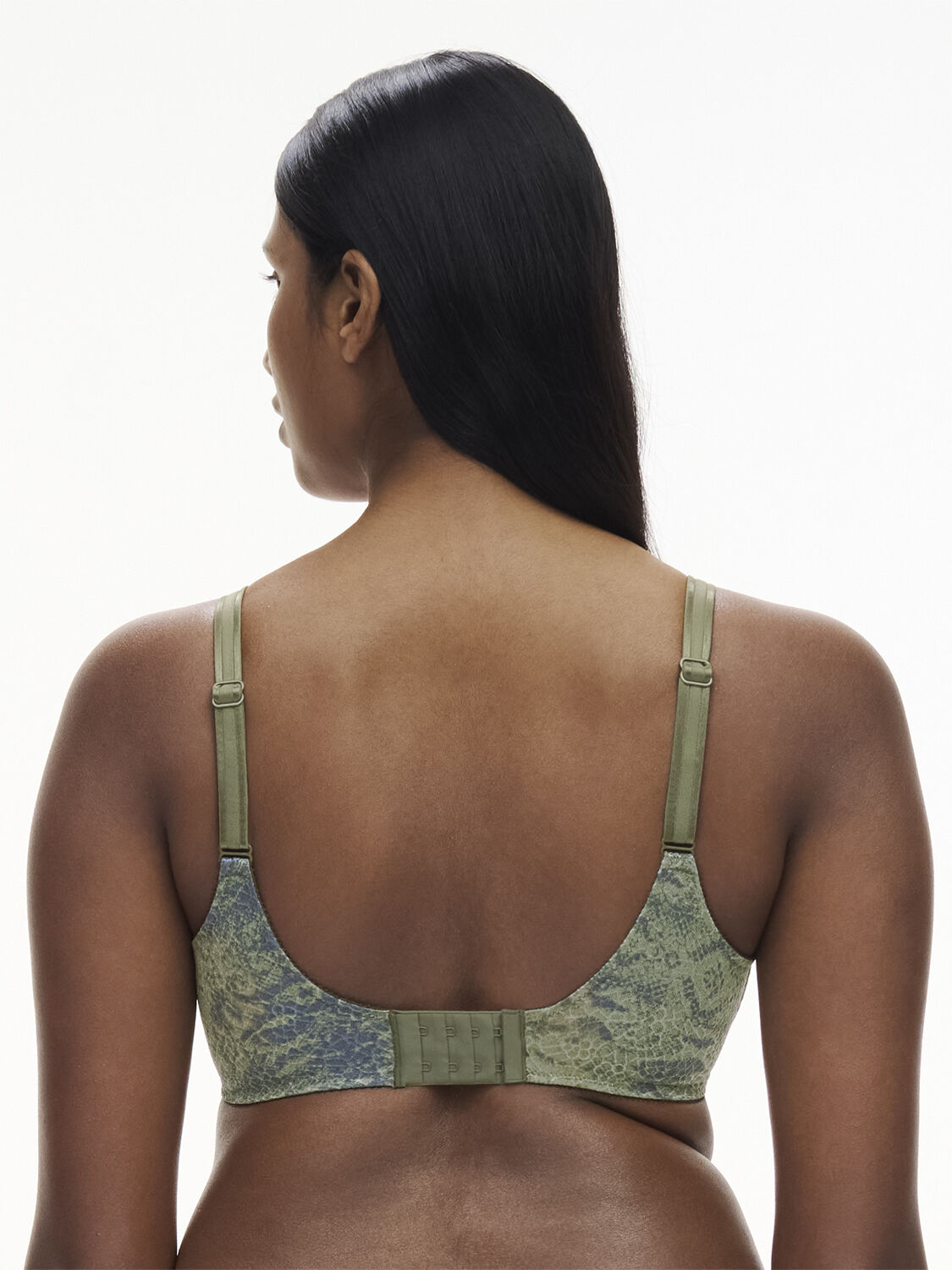 C Magnifique Very Covering Molded Bra