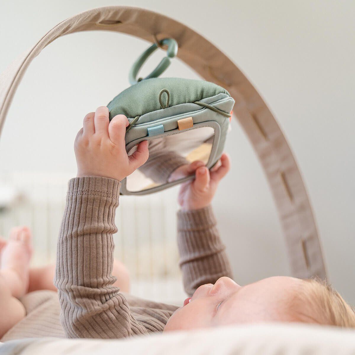 Baby kontrastkortholder Tiny farm Gr&oslash;n