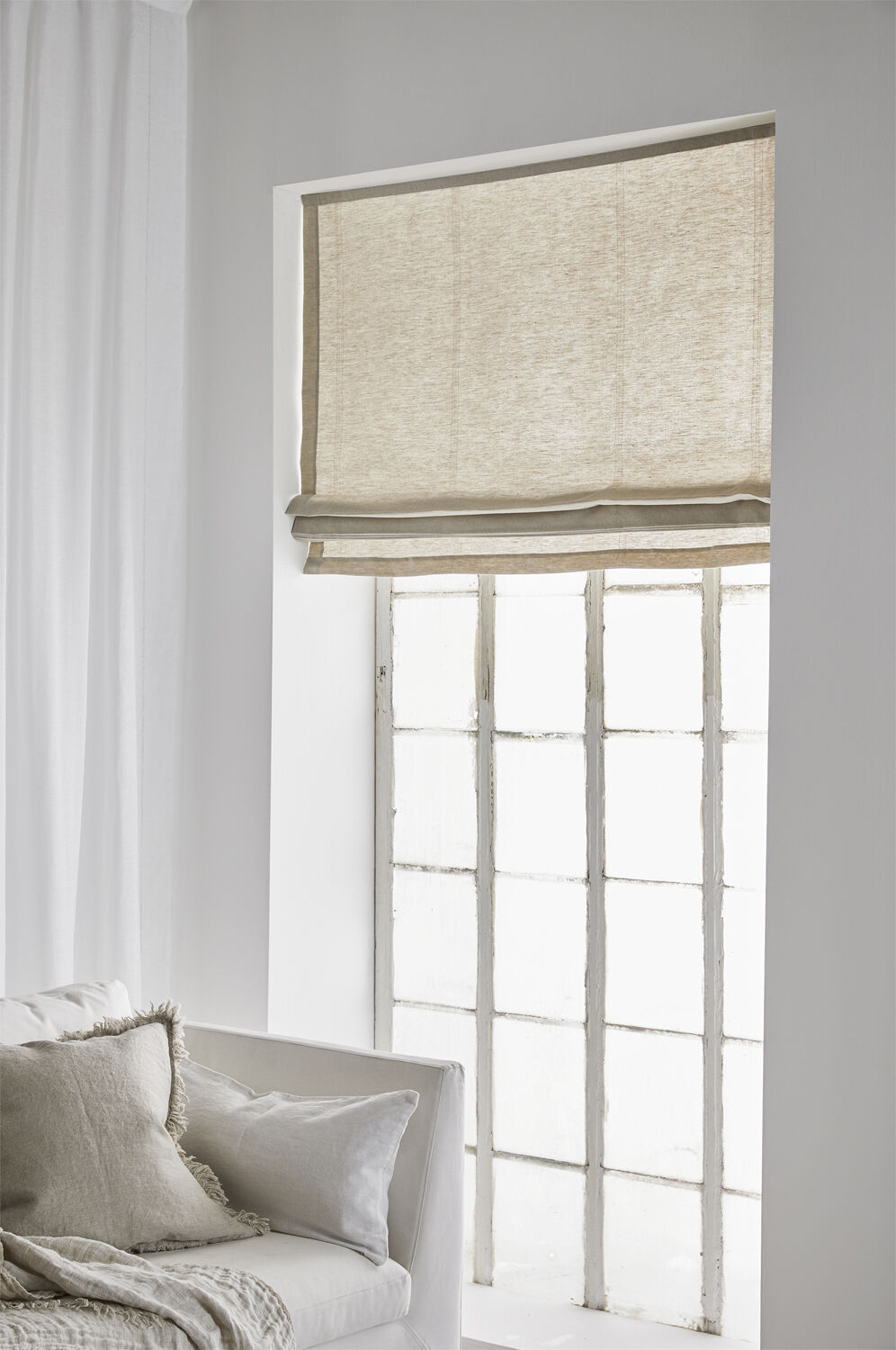 Ebba Roman Blind