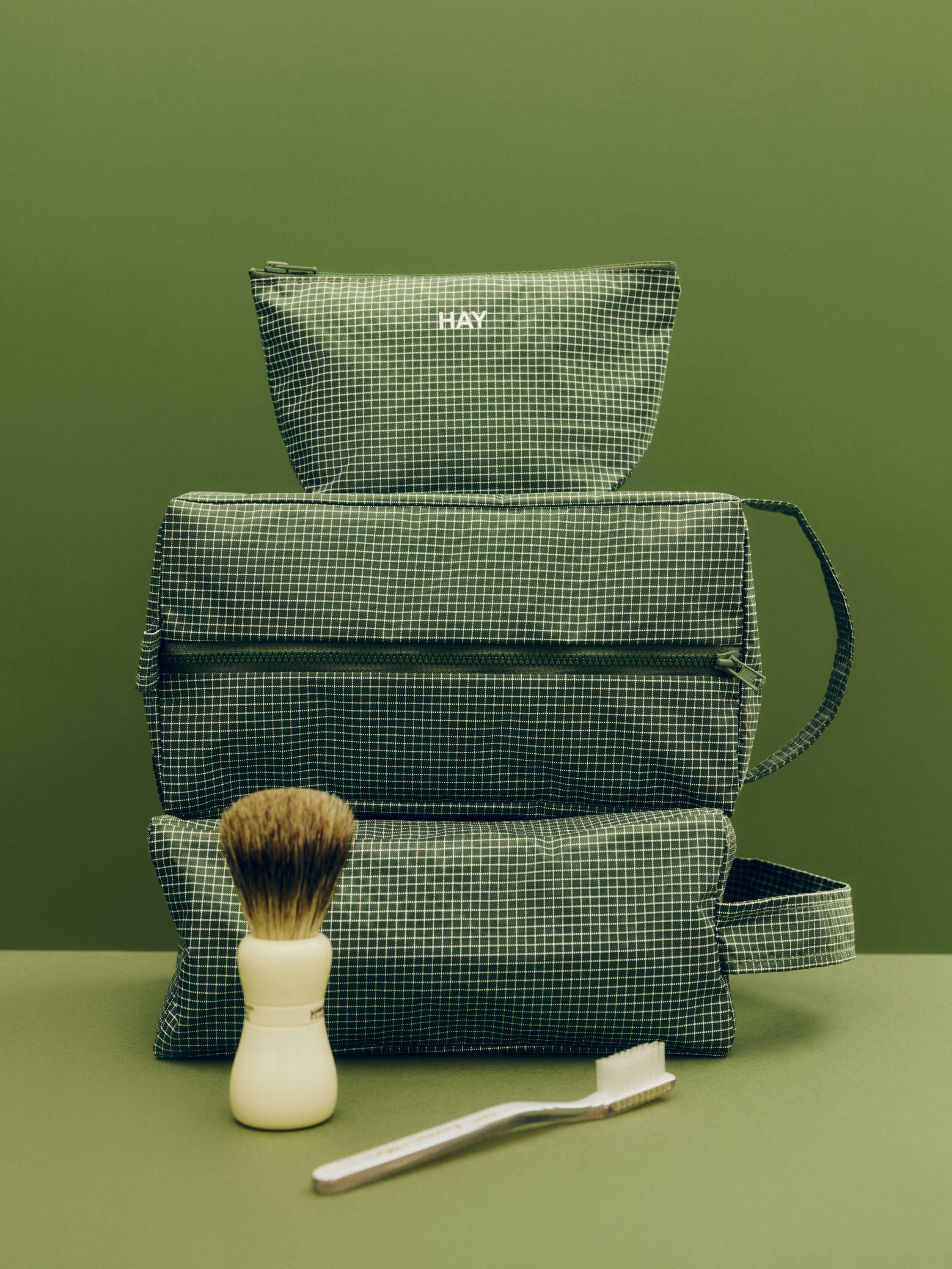 Grid Pouch-Medium-Dark green