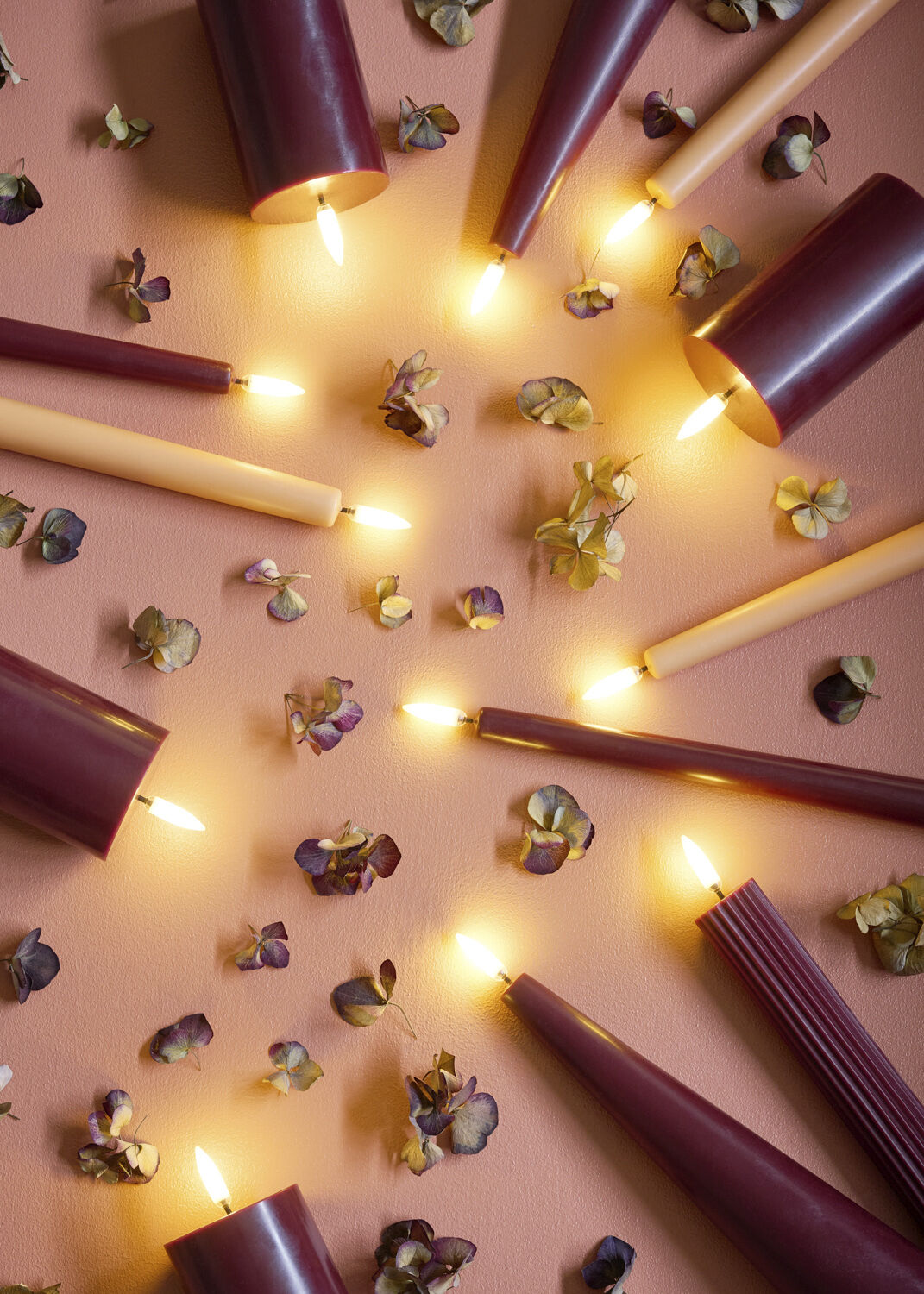 Giftbox w. spike, remote, LED cone candle, Wine red, Smooth,