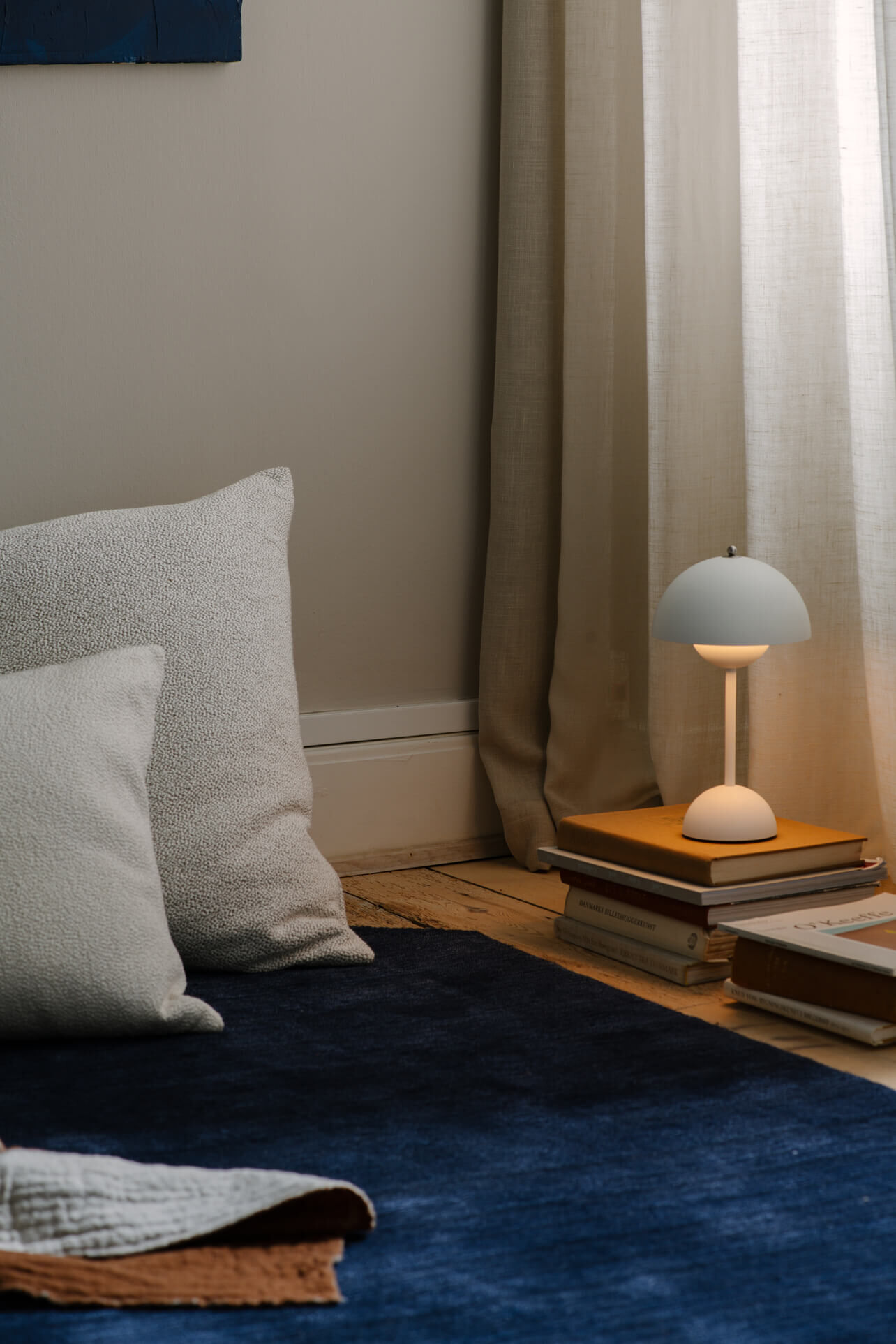 Flowerpot Portable Lamp VP9, Magnetic Charger