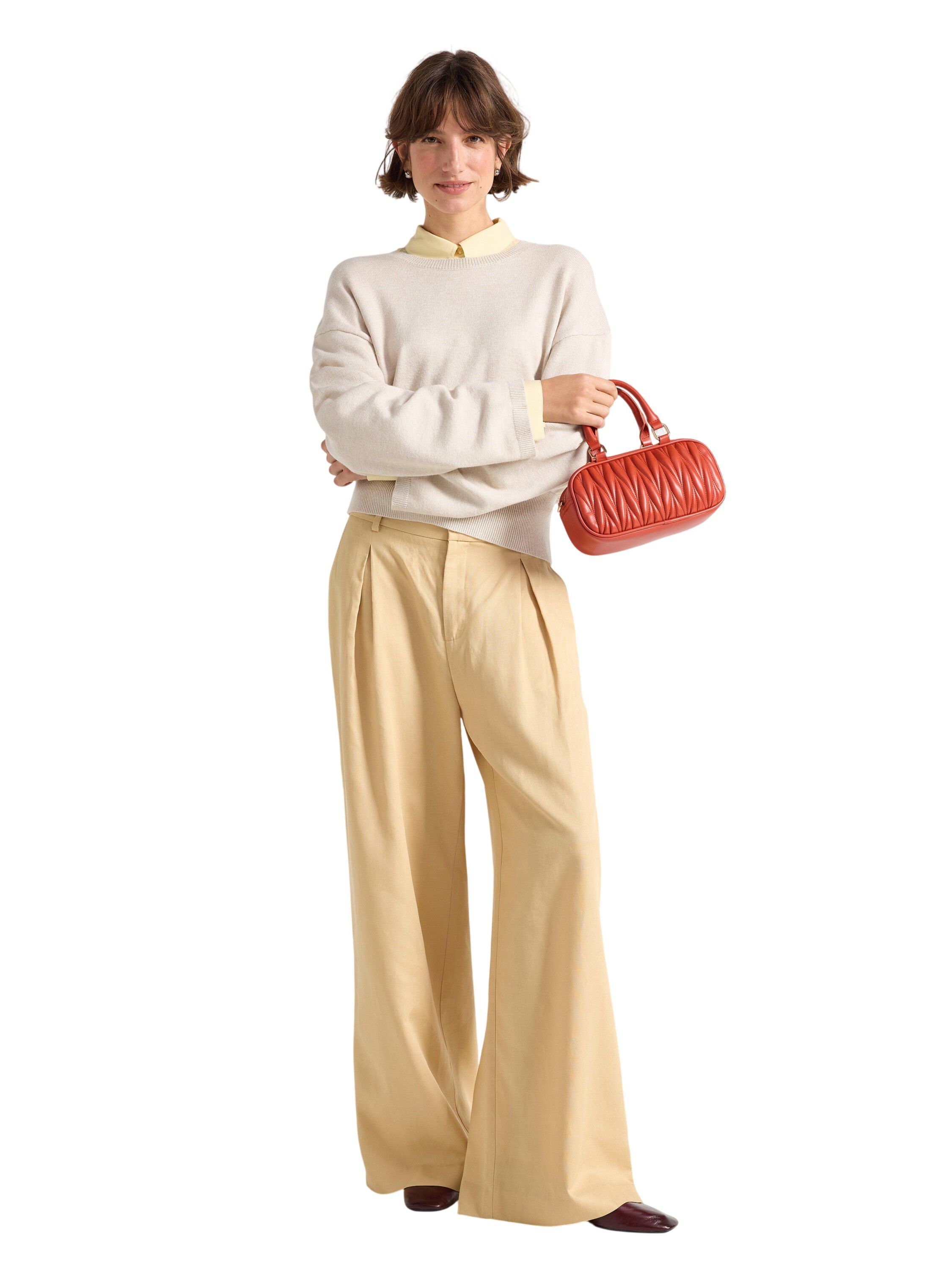 Stickad tr&ouml;ja med avslappnad passfo