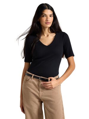 Ribbet top med korte &aelig;rmer, v-hals