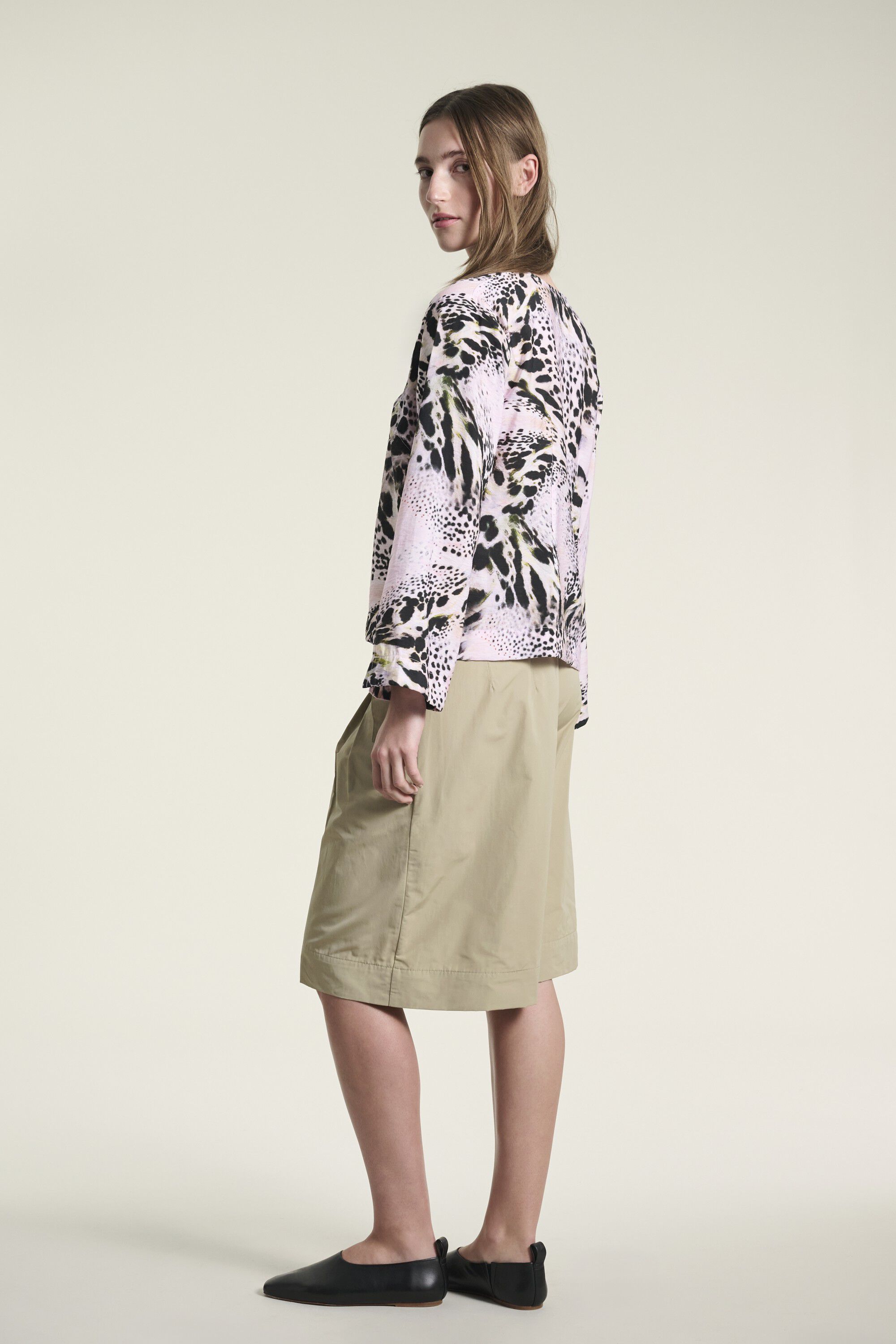 Tsuki bluse med v-hals