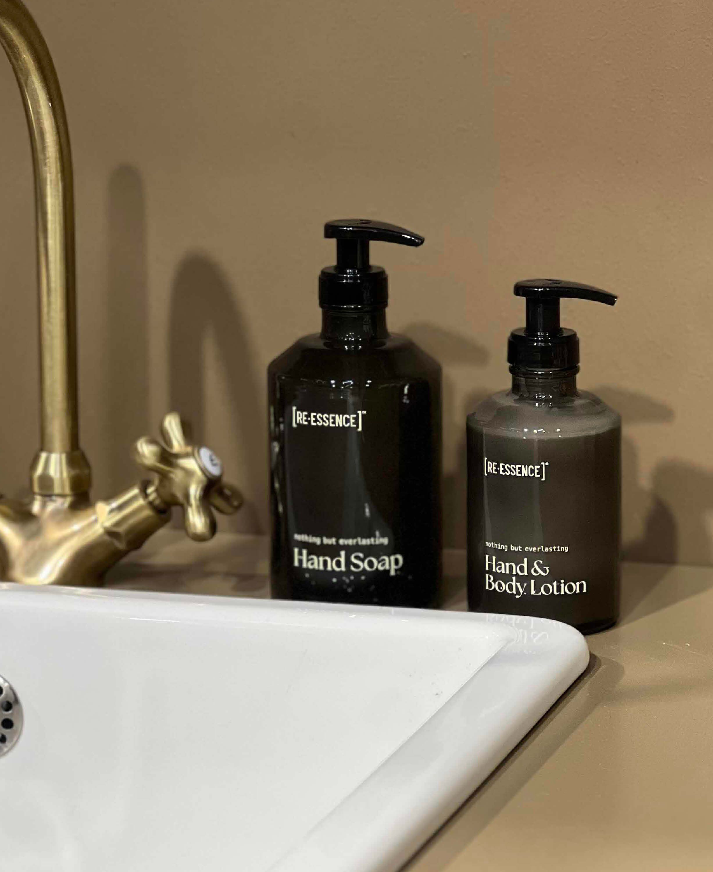Hand & Body Lotion i glasdispenser (Lavendel/Fyrren&aring;l)