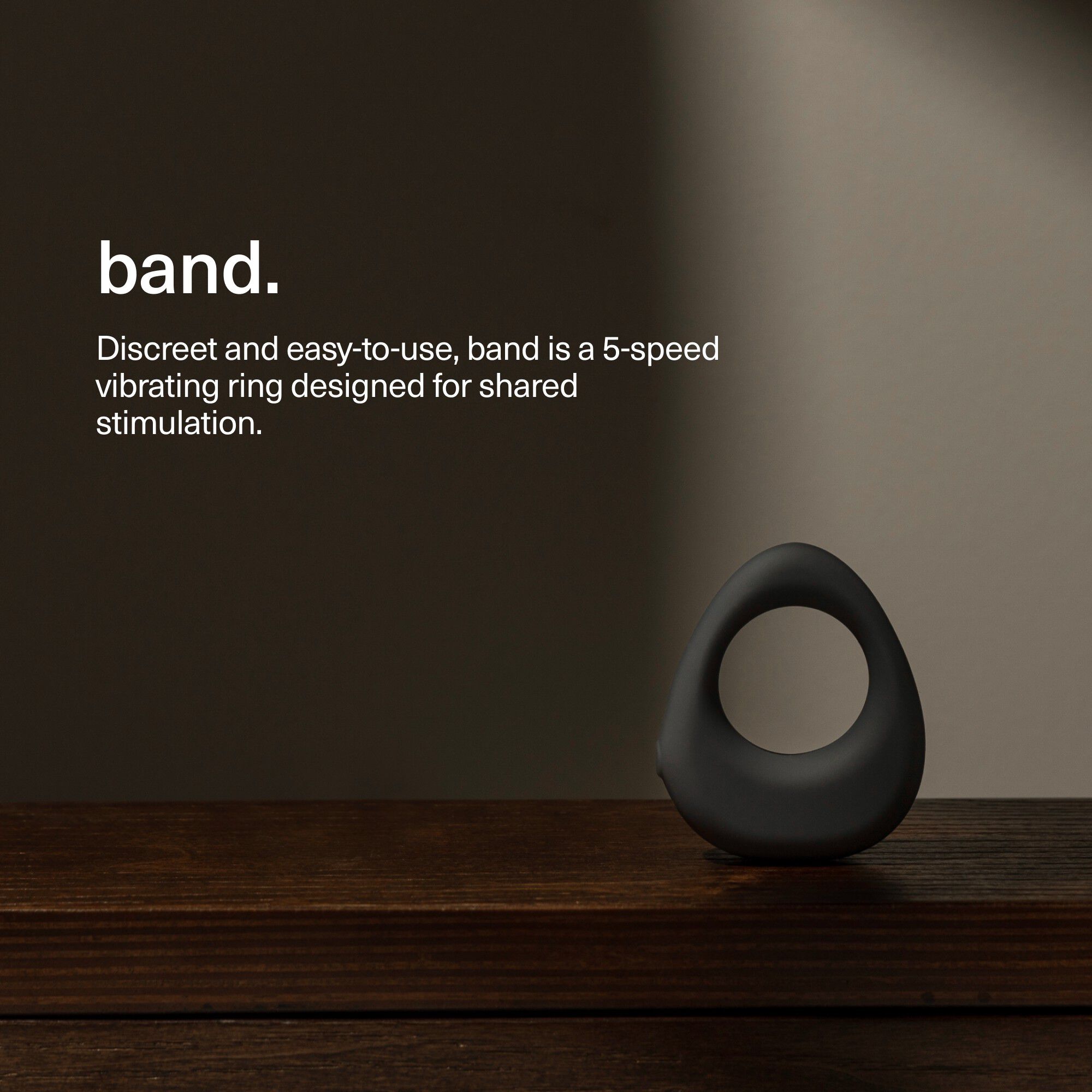 Maude - Band Vibrating Ring - Charcoal