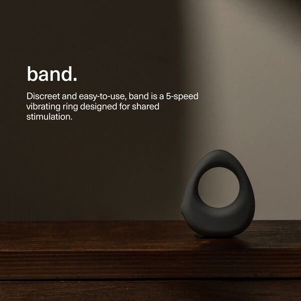 MAUDE Maude - Band Vibrating Ring - Charcoal | Magasin.no MAUDE Maude - Band Vibrating Ring - Charcoal | Magasin.no