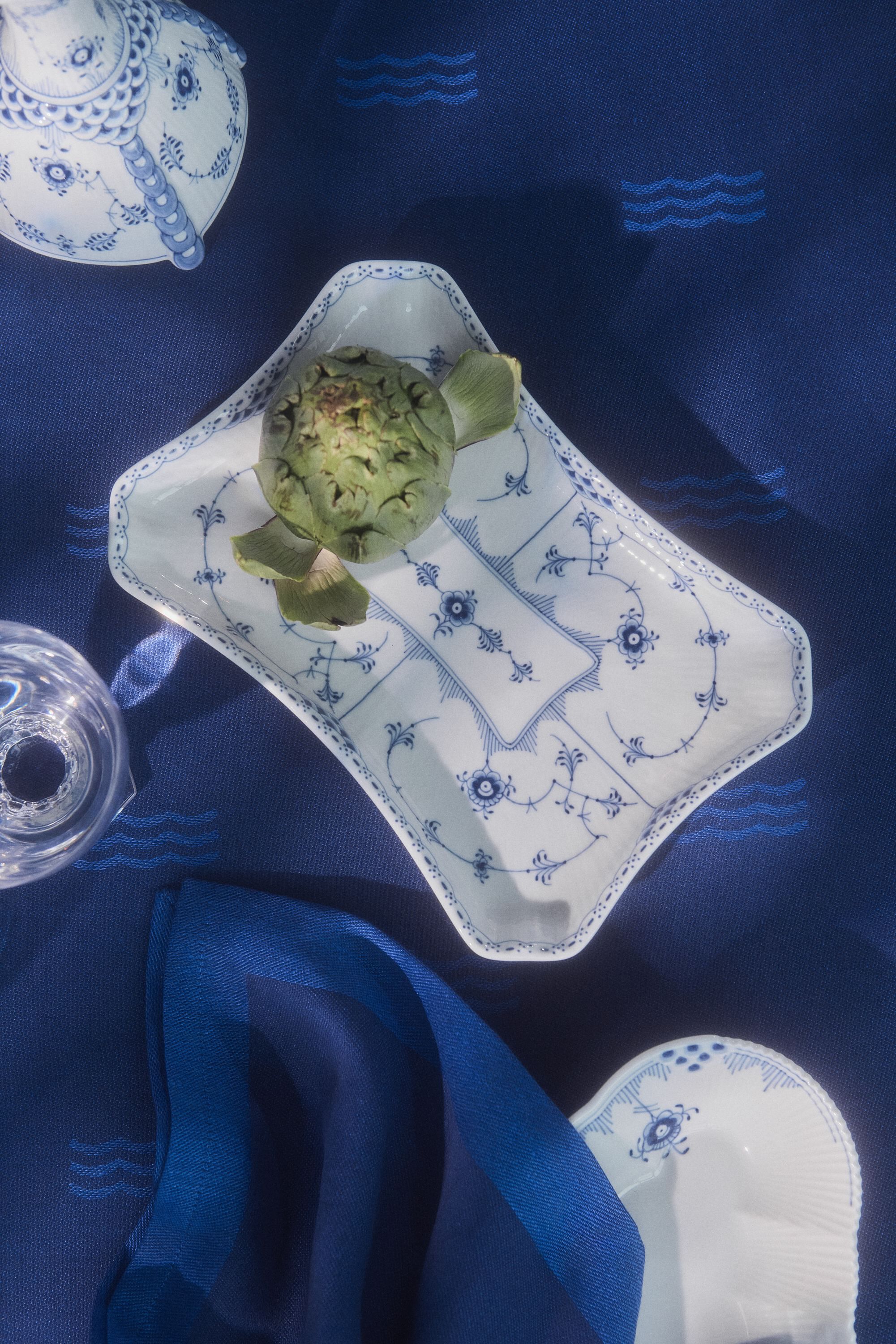 Waves dug, bl&aring;, 320 X 144 cm