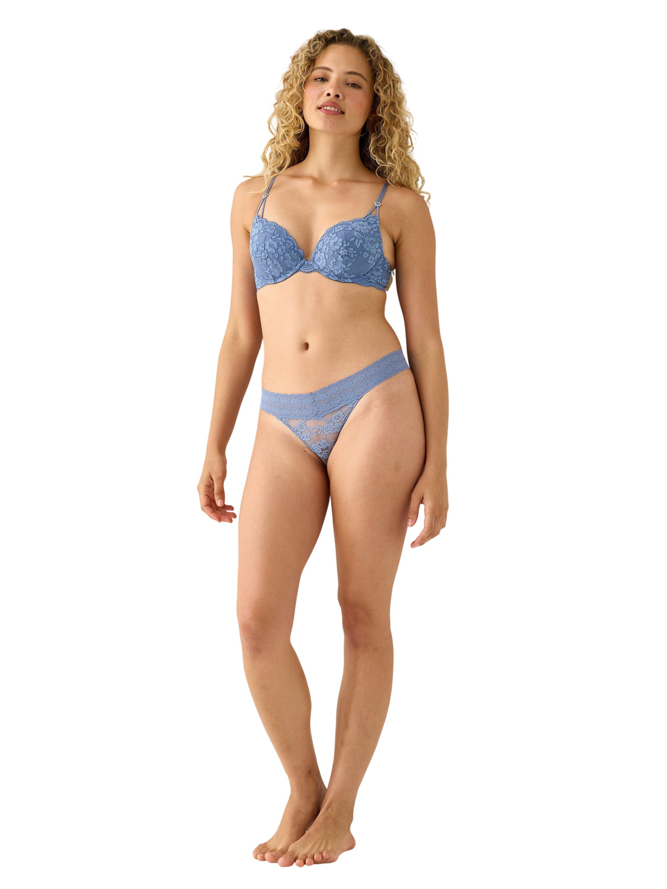 Stringtrosor i mjuk spets med l&aring;g