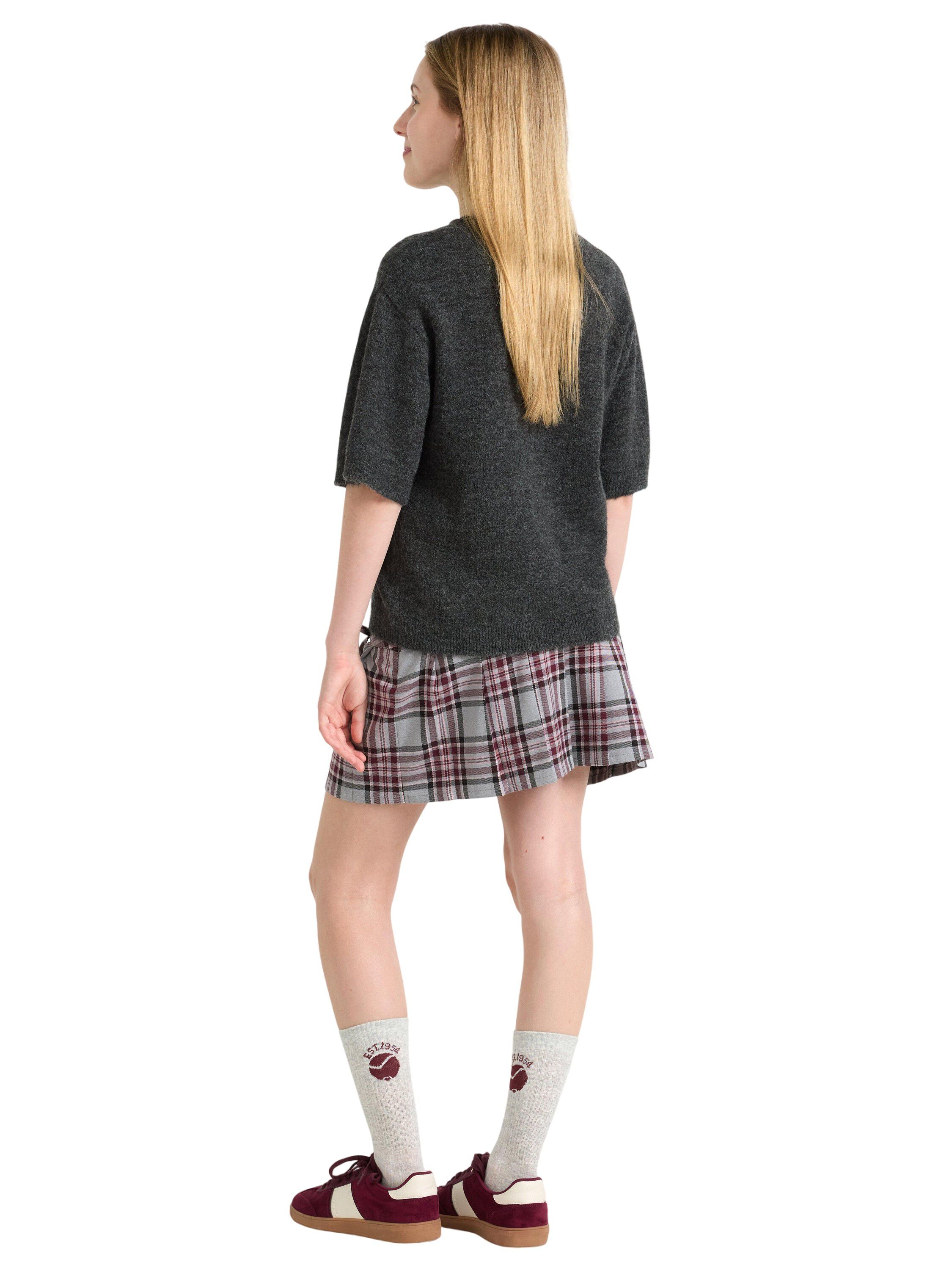 Skirt pleated with check and b