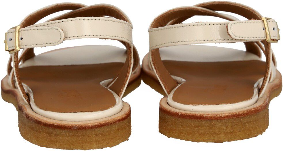 Sandal med remdetaljer