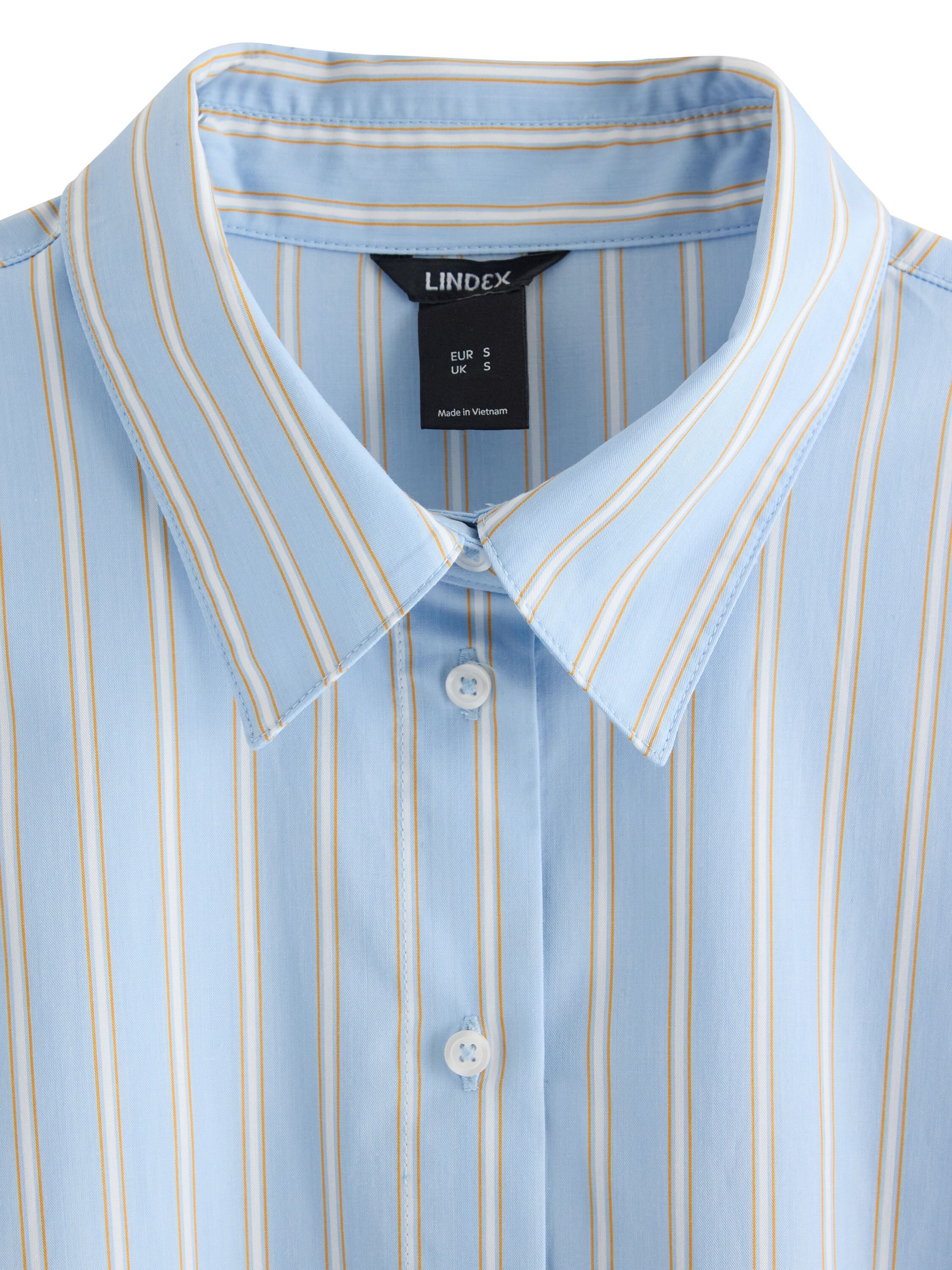 Shirt with long sleeves and an open