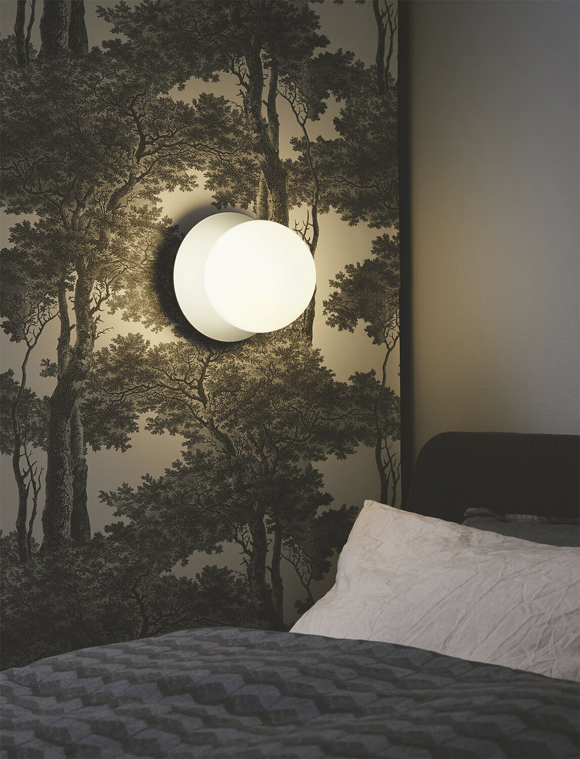 Liila 1 Medium IP44, light silver / opal