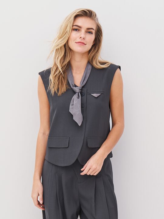 Ariel Vest