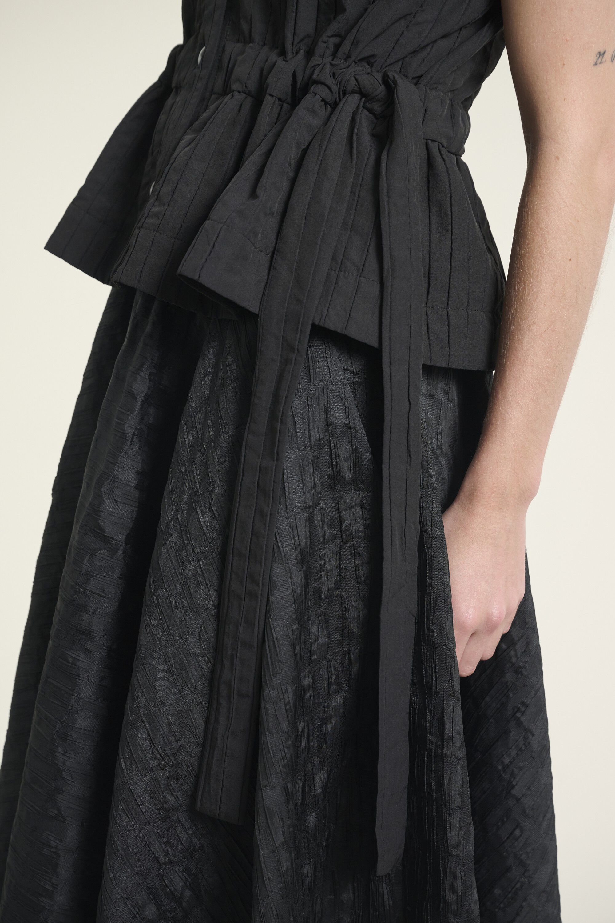 Nijuso &aelig;rmel&oslash;s top