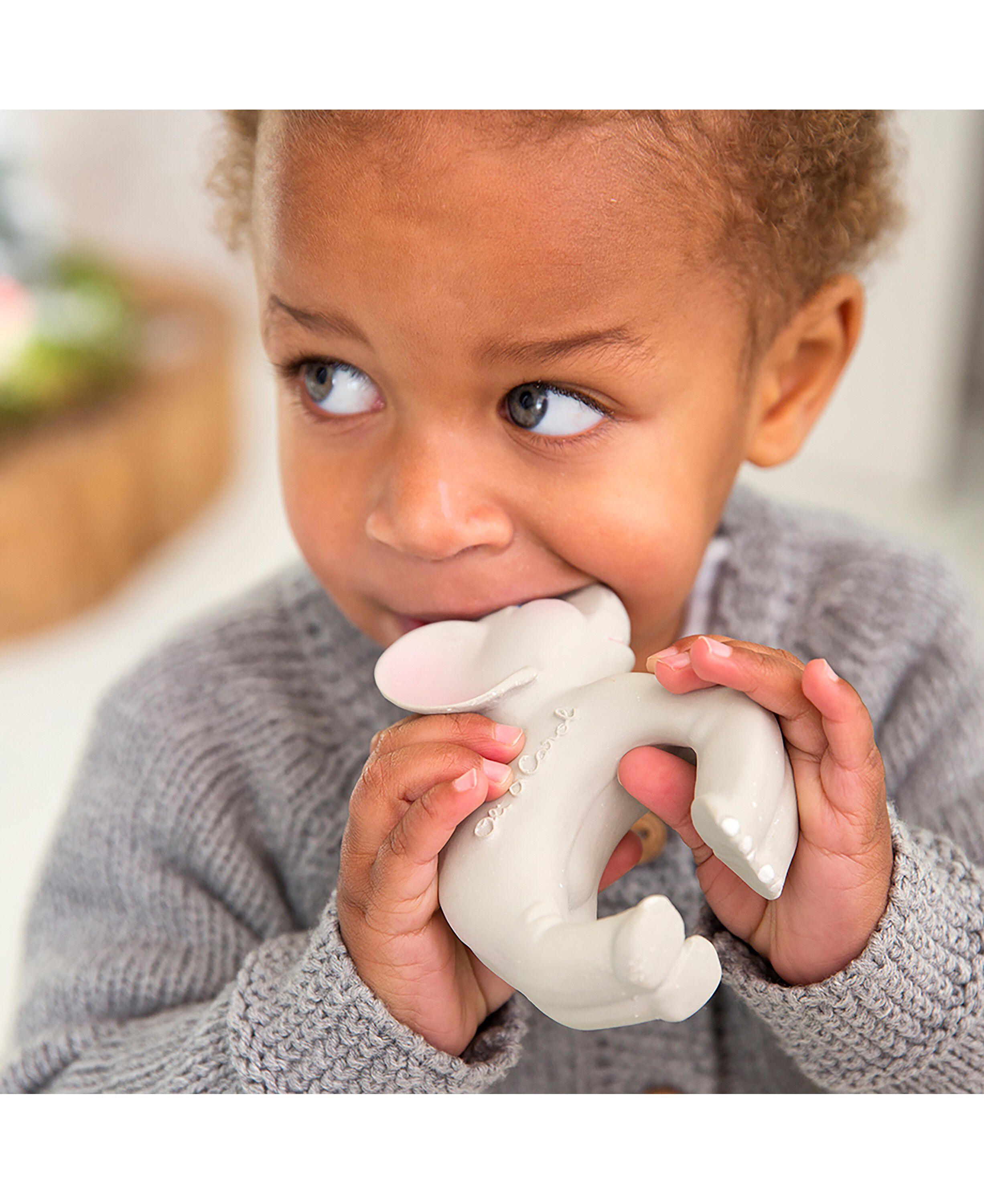 Oli & Carol - Armb&aring;nd i naturgummi - Elefanten Nelly