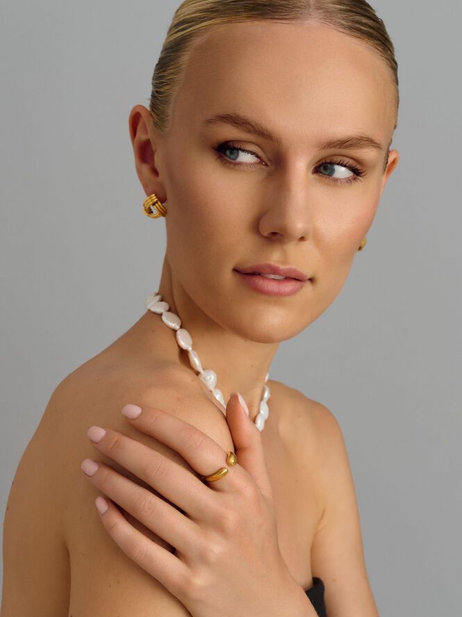 Como Flat Pearl Choker