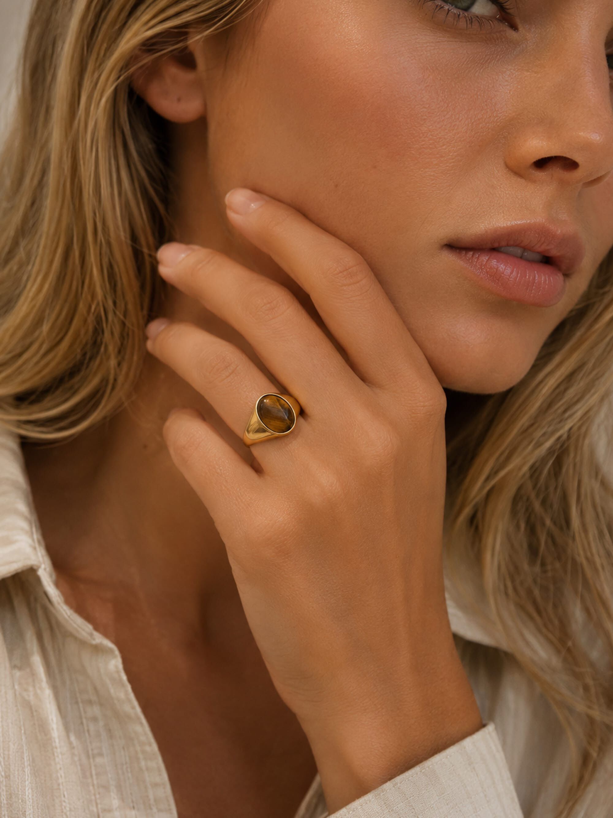 Women's Oval Tiger Eye Signet Ring