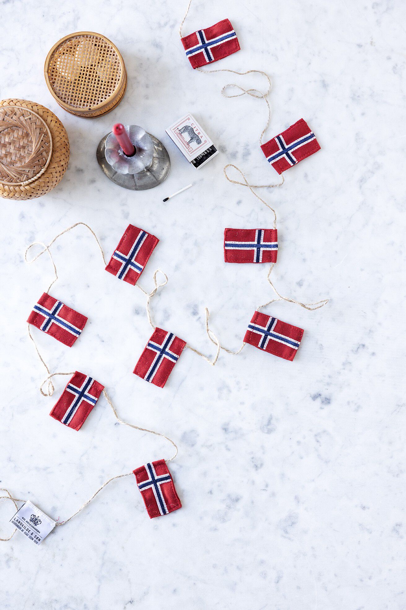 Lille flagranke med 10 Norske flag