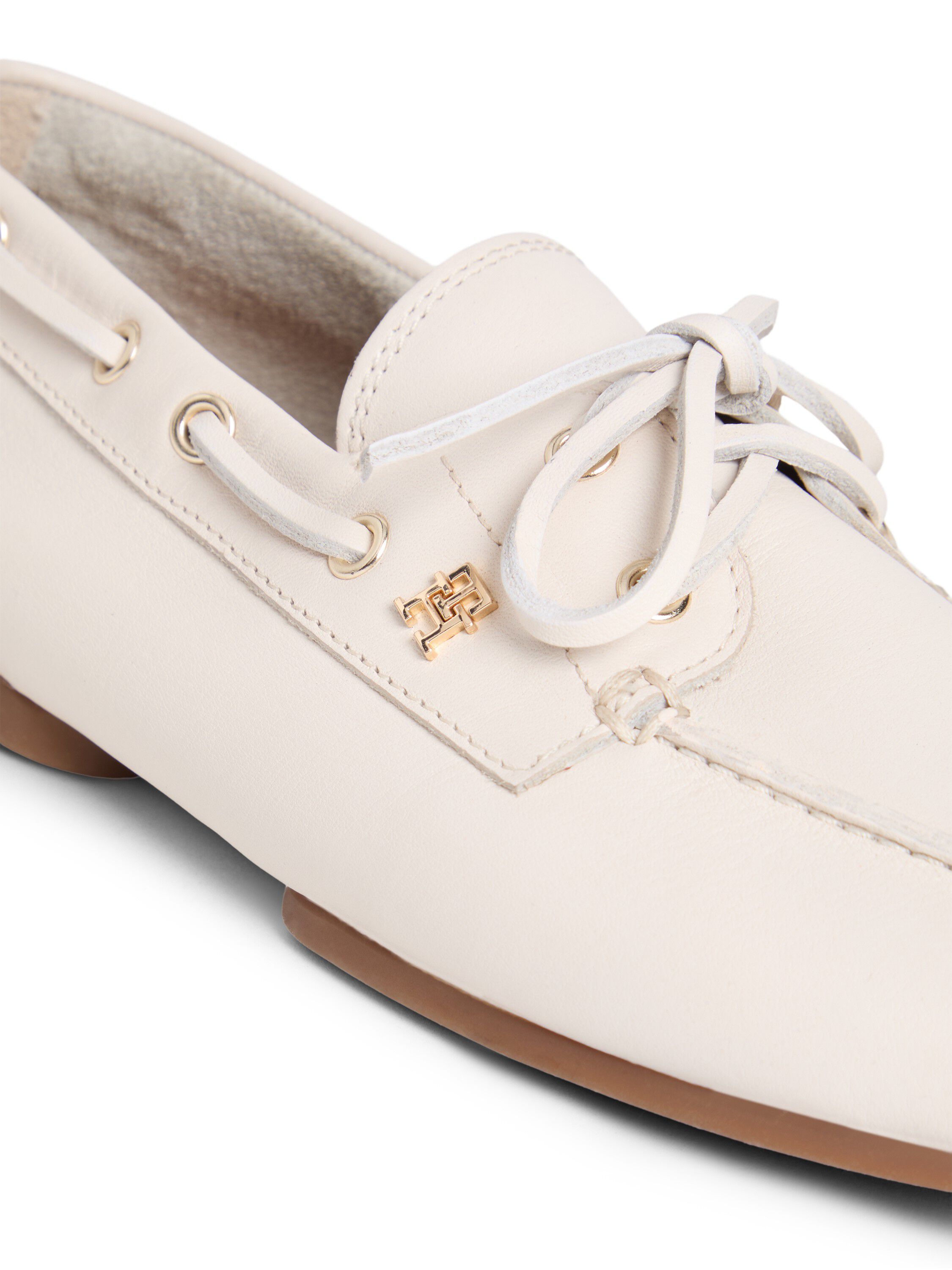 TH SLEEK LEATHER BOAT SHOE