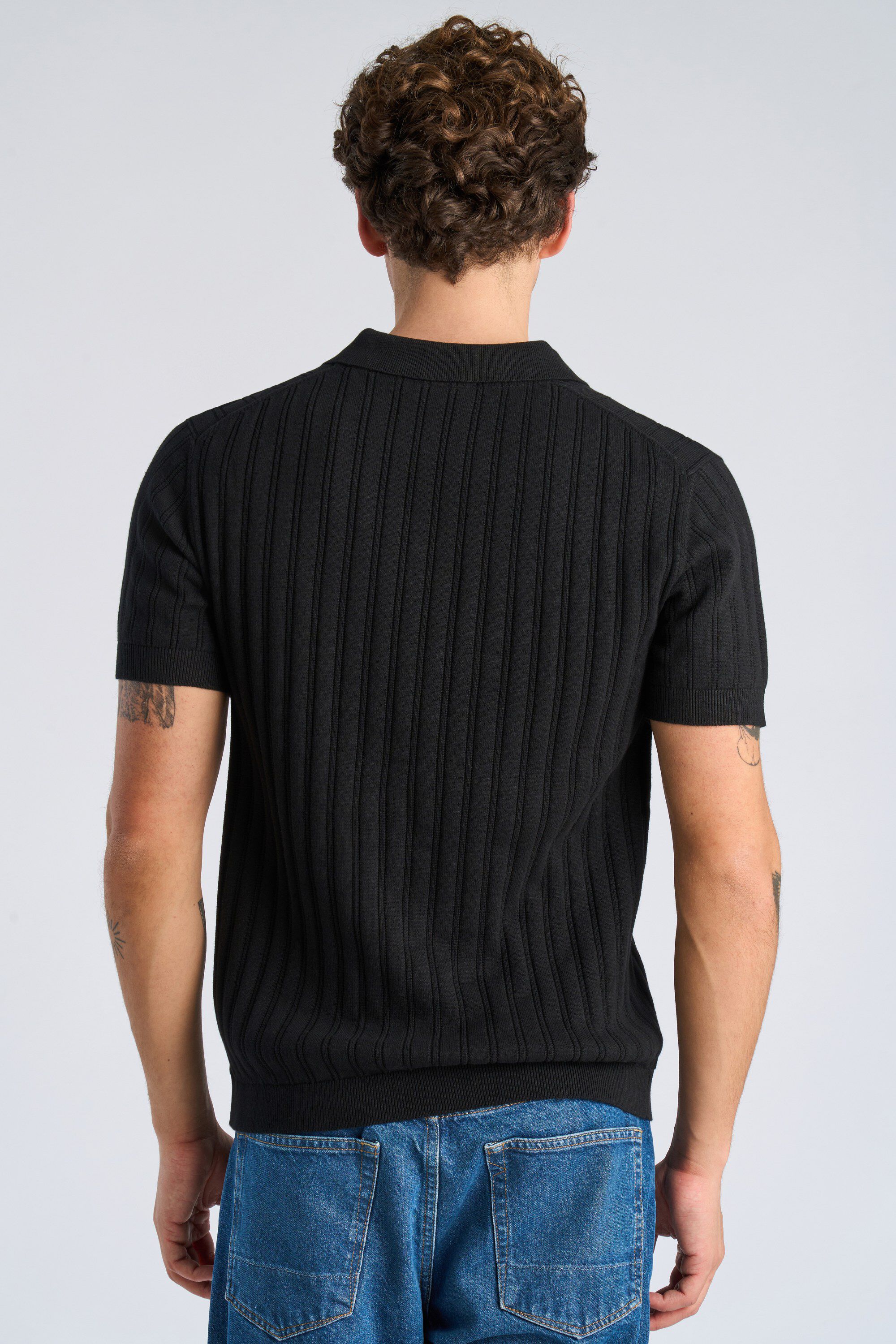 Knitted S/S v-neck polo