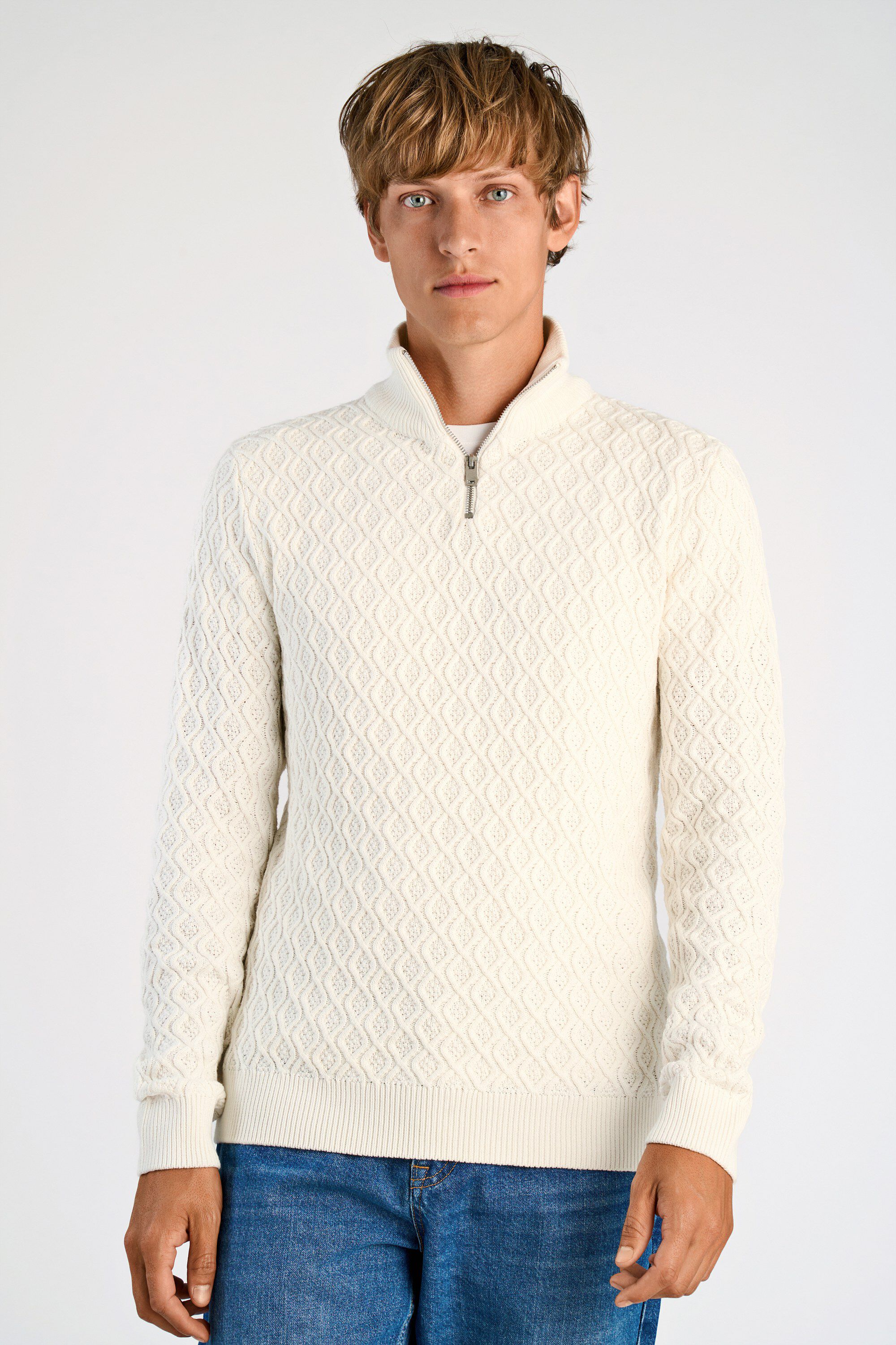 Recycle structure half zip