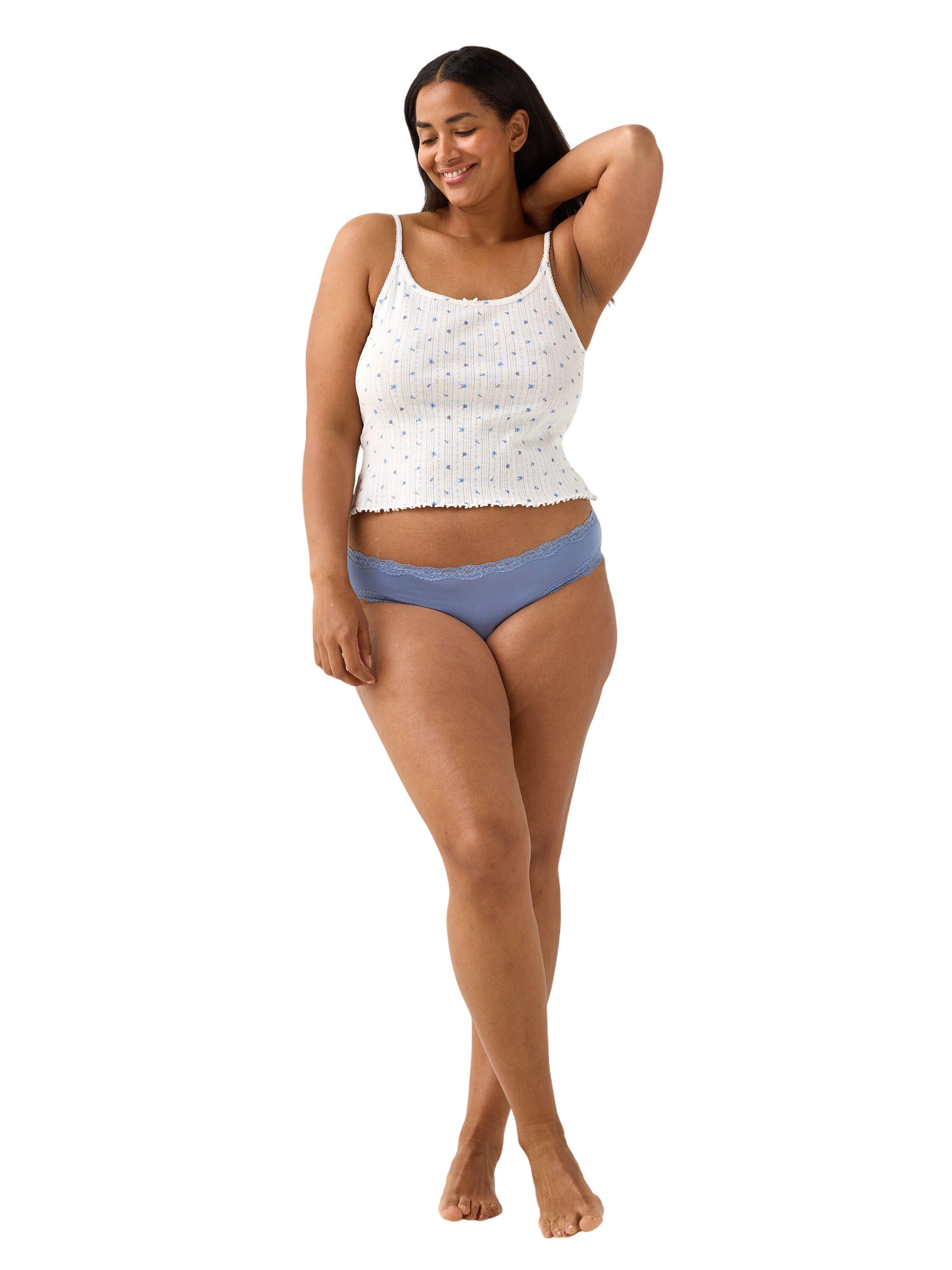 Brazilian cut briefs with low waist