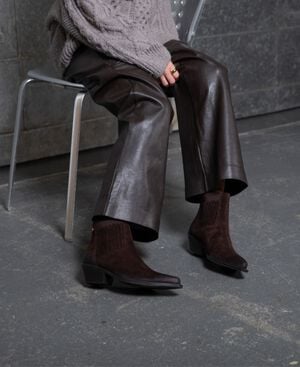 THE WALKING BOOT S