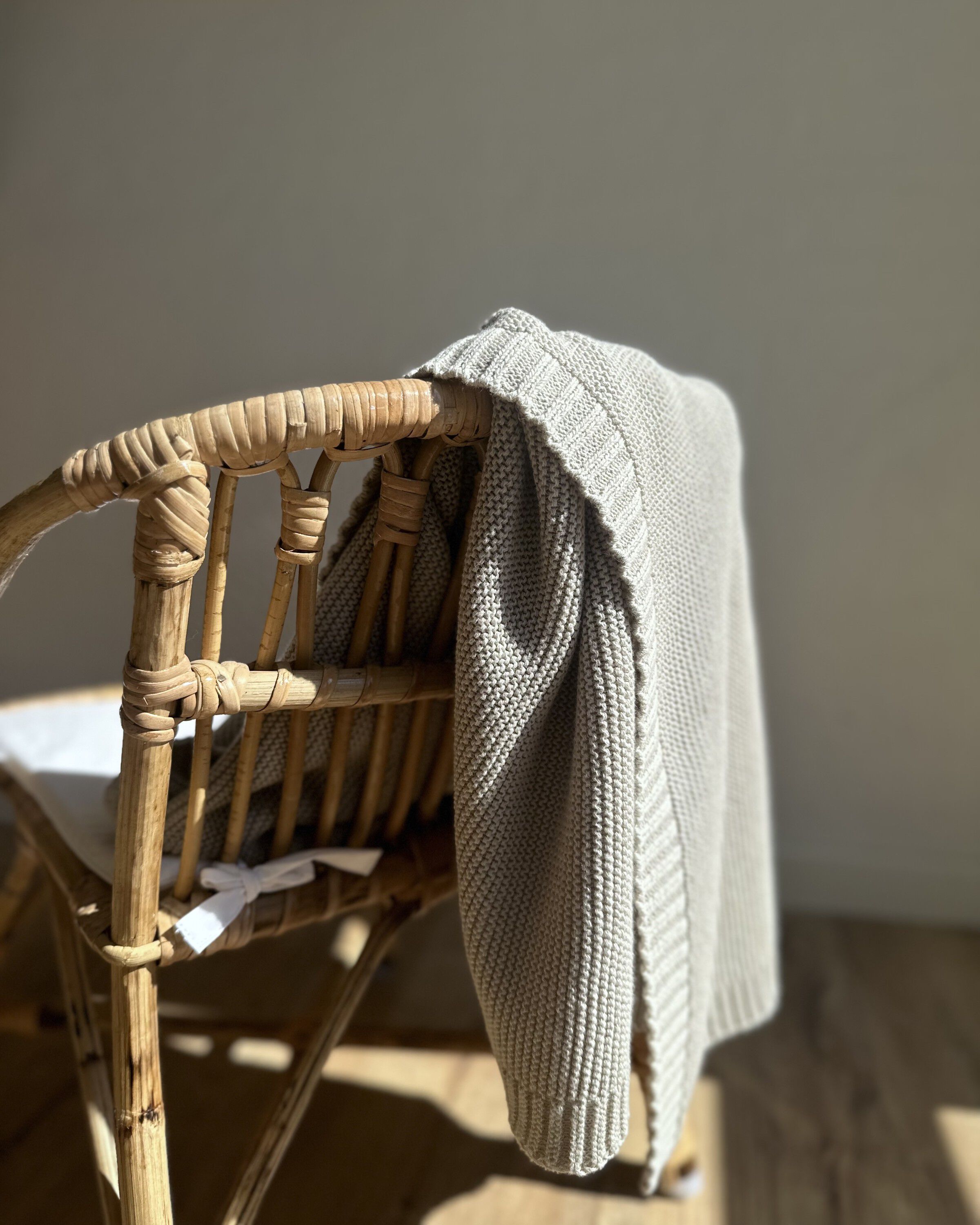 Strikket babyt&aelig;ppe