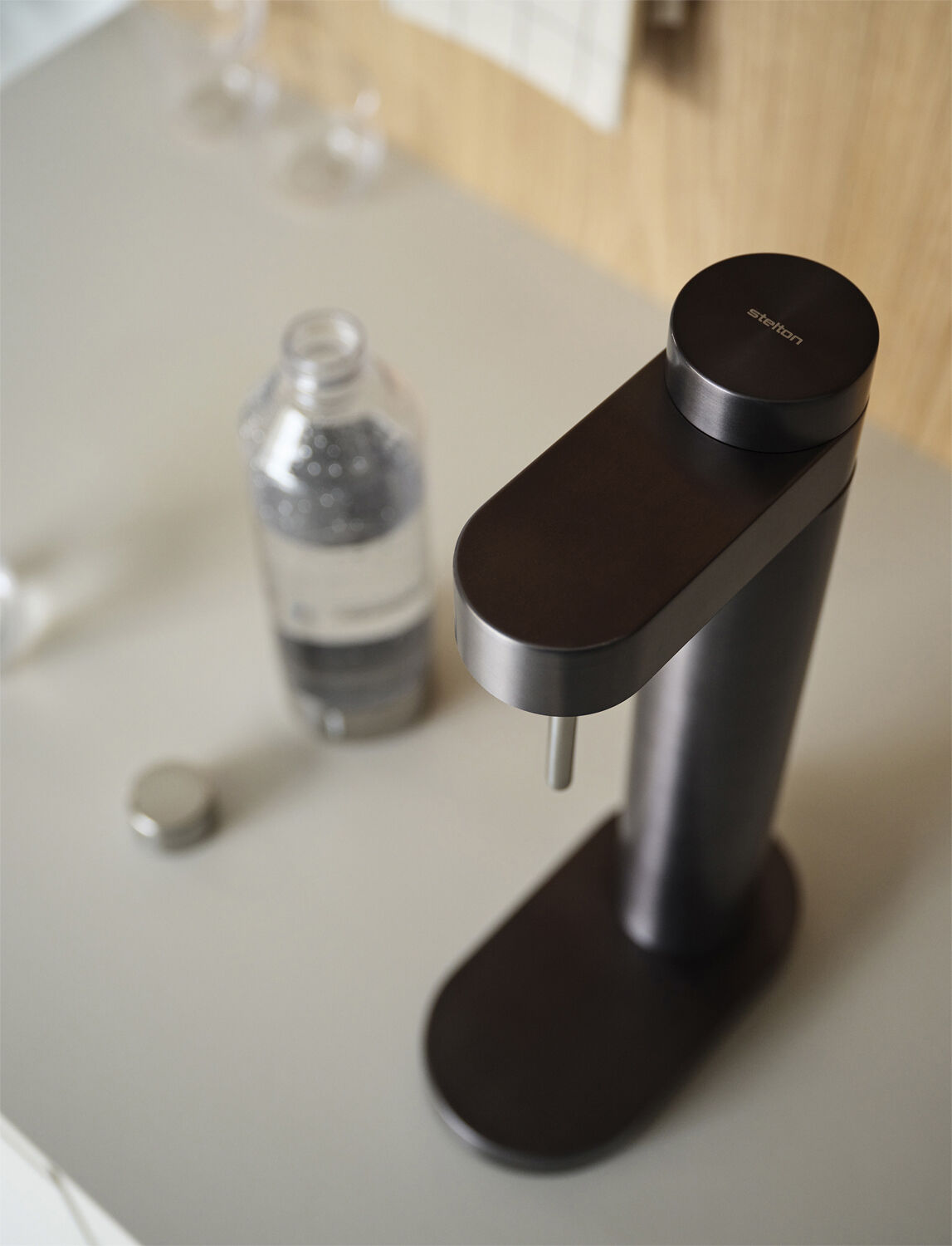 Brus carbonator black metallic Protect the environment from plastic bo