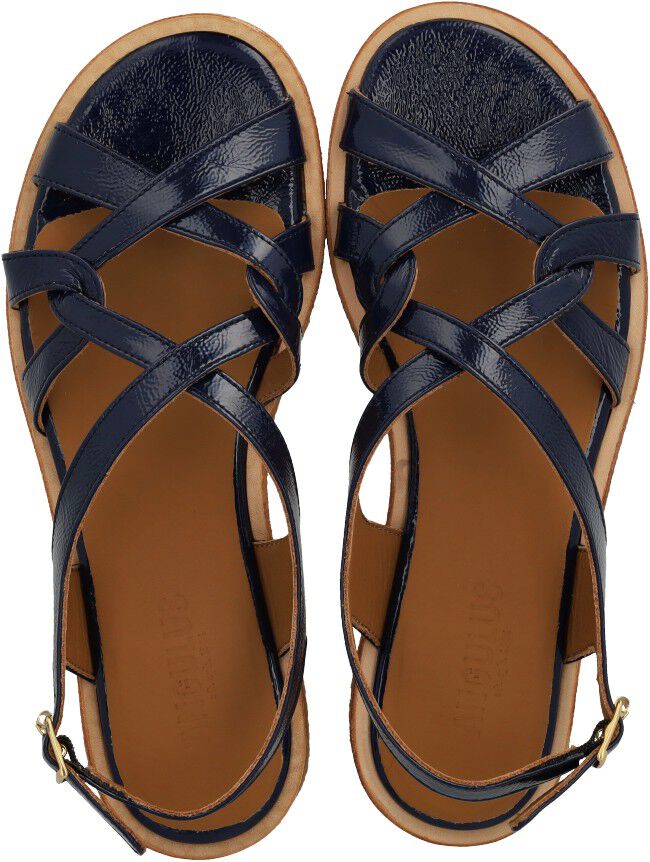 Sandal med remdetaljer