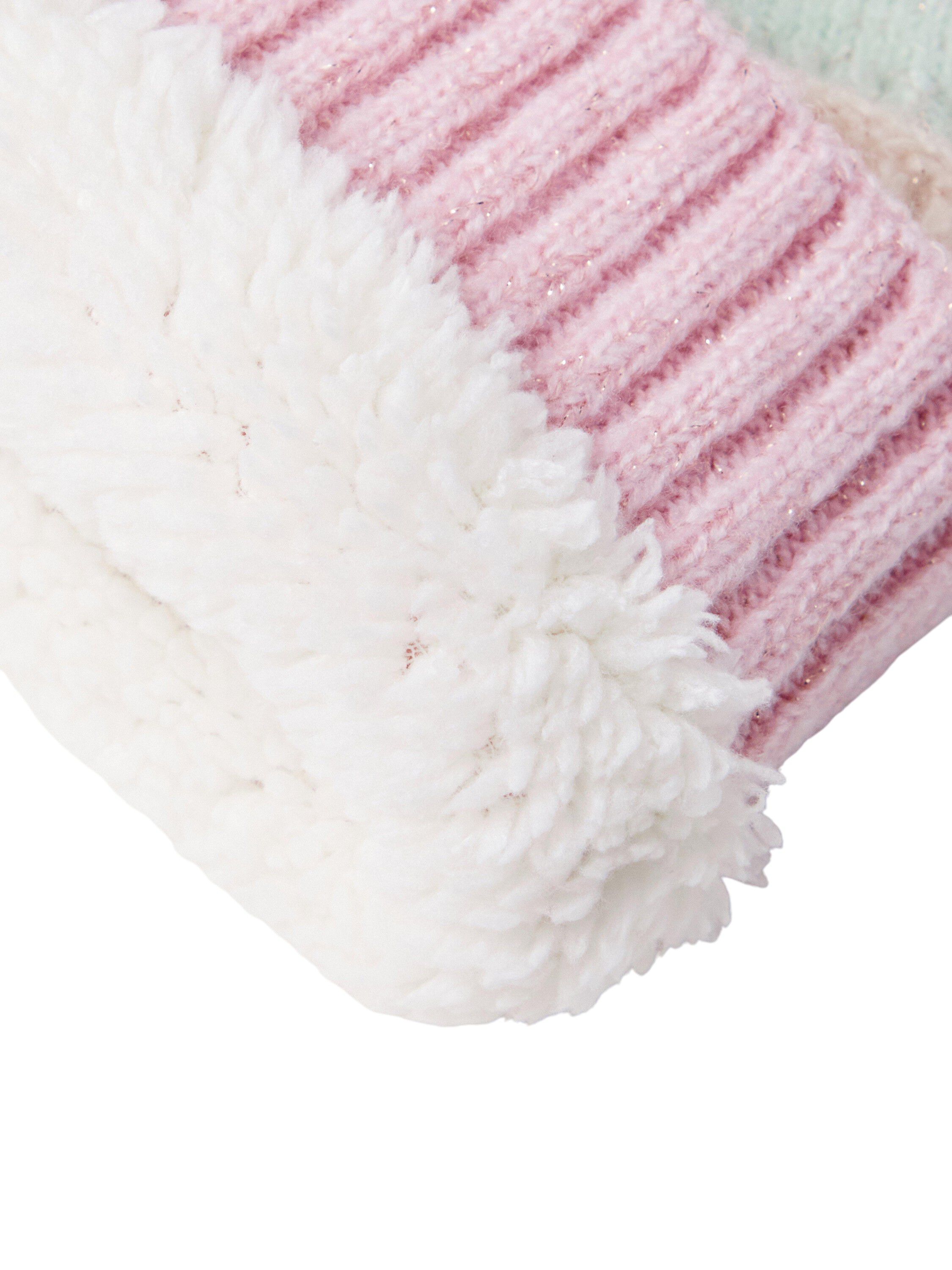 Mjuk ribbstickad m&ouml;ssa med pom pom