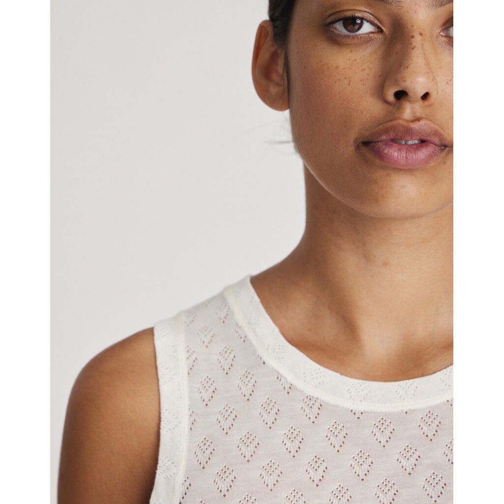 Alberte S&acute;less Silk Top