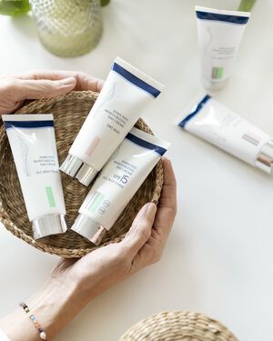 Fugtgivende dagcreme til alle hudtyper - tube