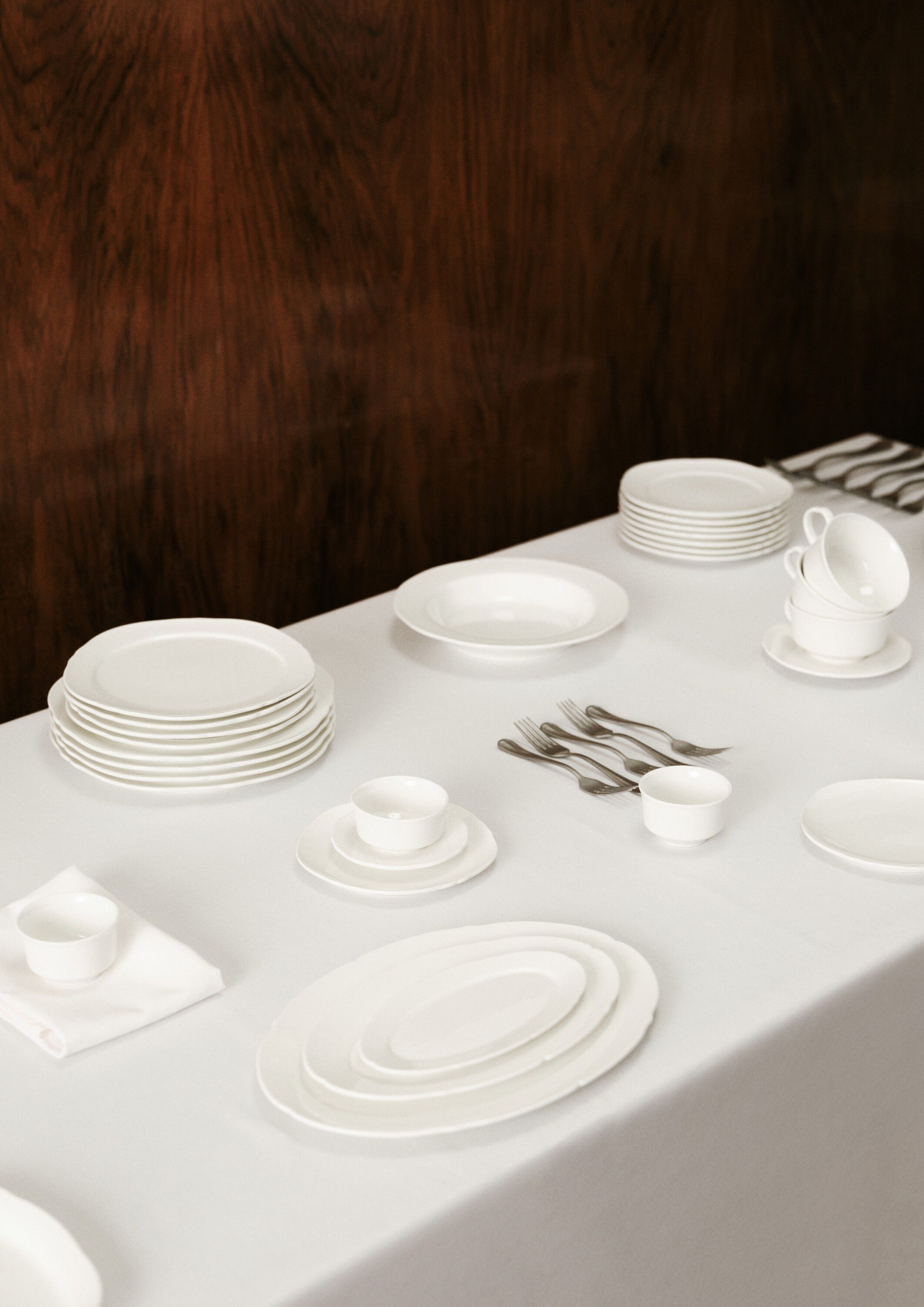 BREAKFAST PLATE WHITE SILHOUETTE