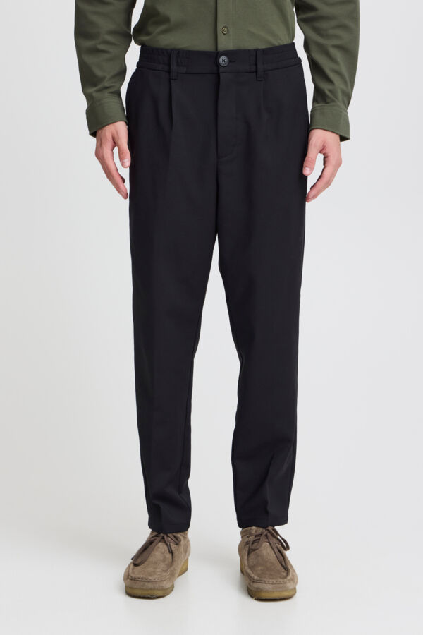CFMARC performance pants with pleat