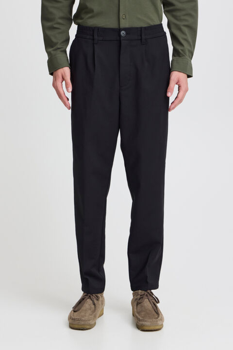 CFMARC performance pants with pleat